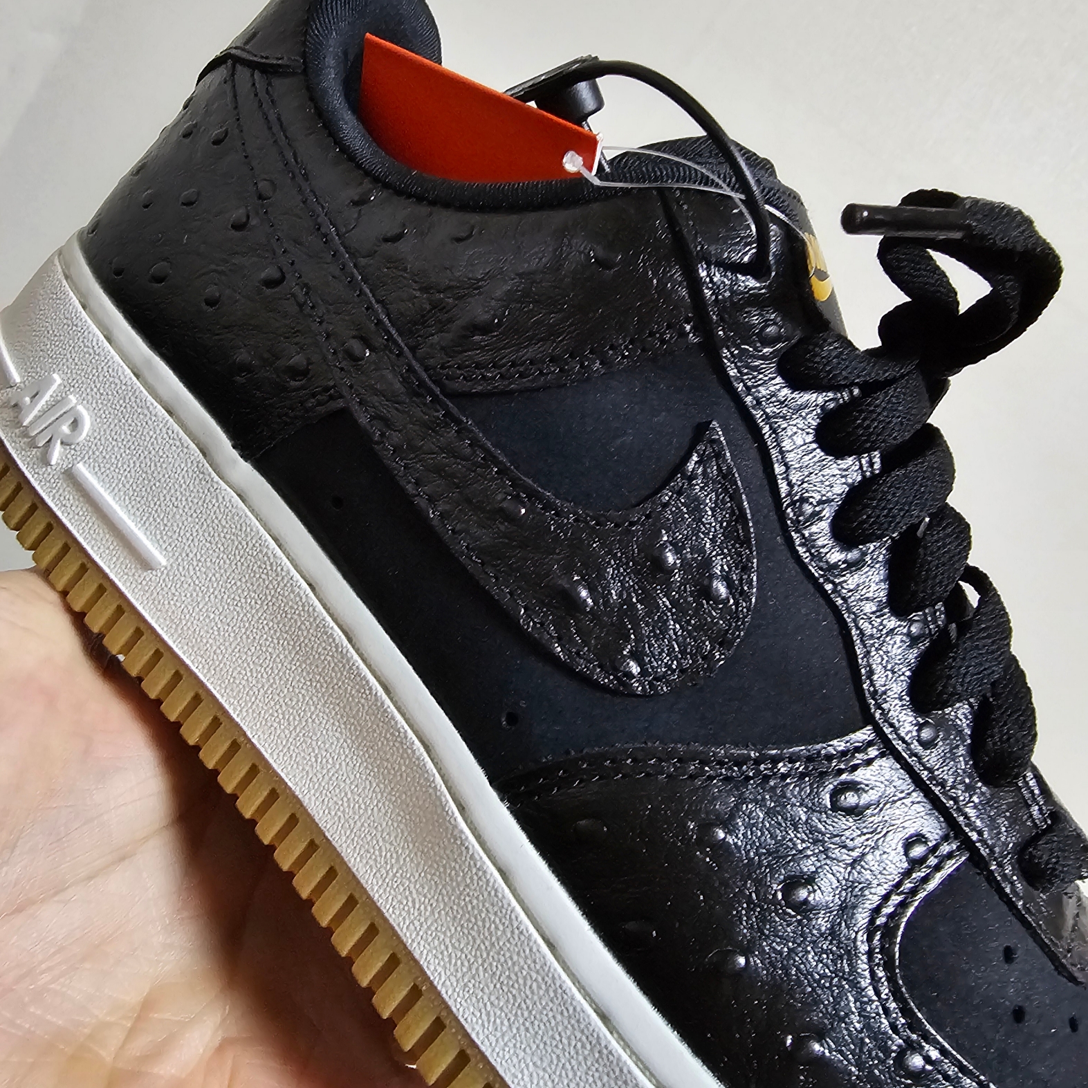 (W) Nike Air Force 1 '07 LX Black 착용 스타일 - 2