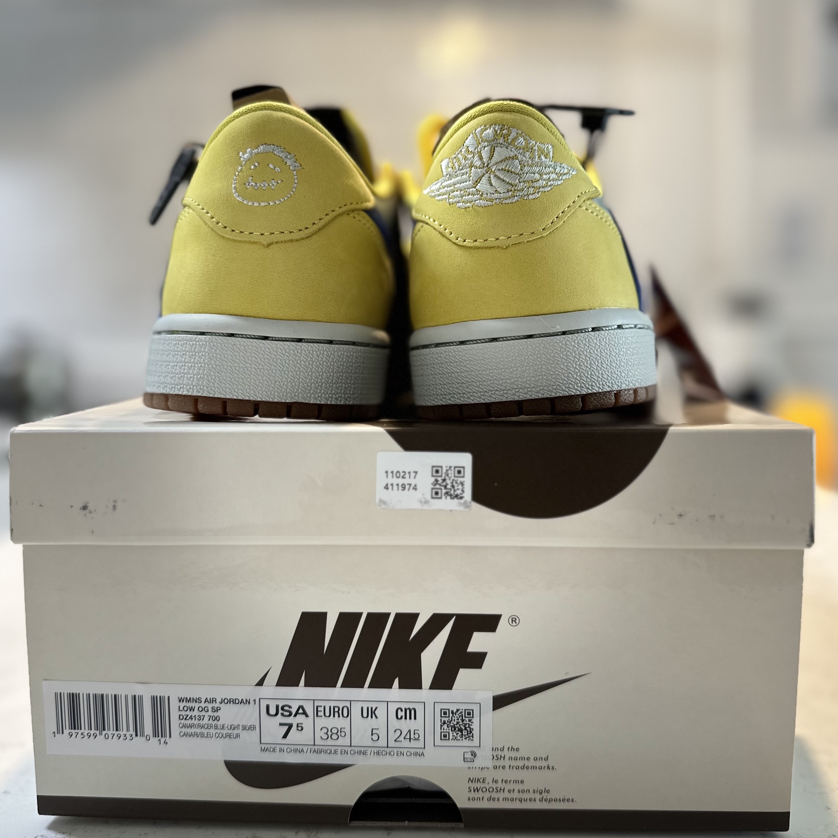 (W) Jordan 1 x Travis Scott Retro Low OG SP Canary 착용 스타일 - 2