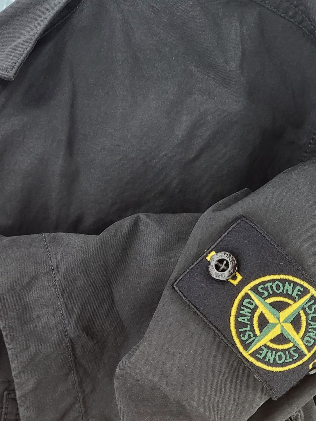 Stone Island 11429 Patch Chest Pockets Short Sleeve Overshirt Black - 23SS 착용 스타일