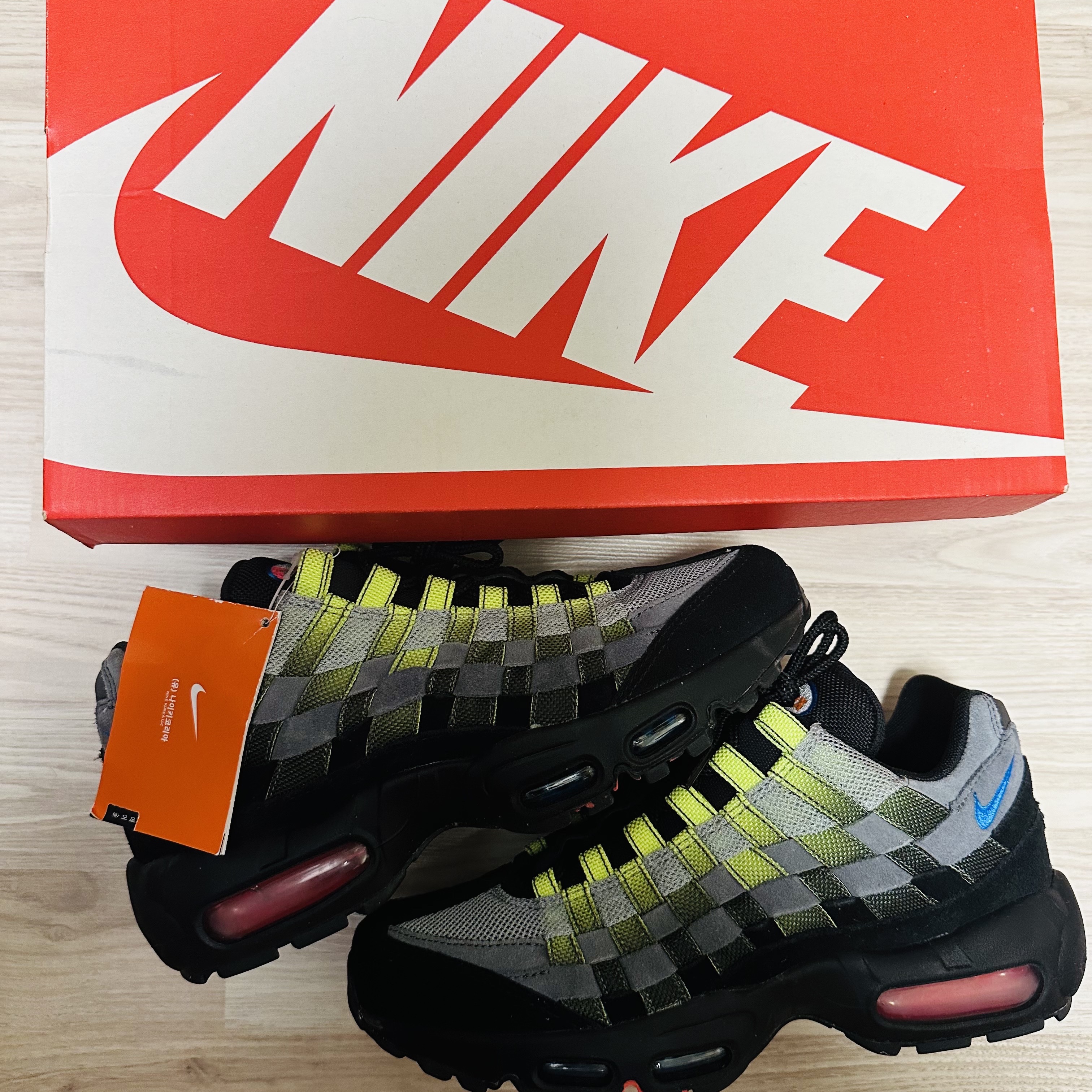 Nike Air Max 95 Woven Volt Black 착용 스타일 - 5