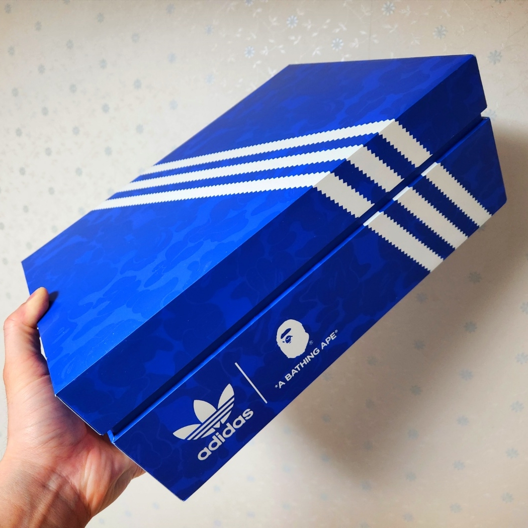 Adidas X BAPE Lawsuit Sand Cloud White 착용 스타일 - 1