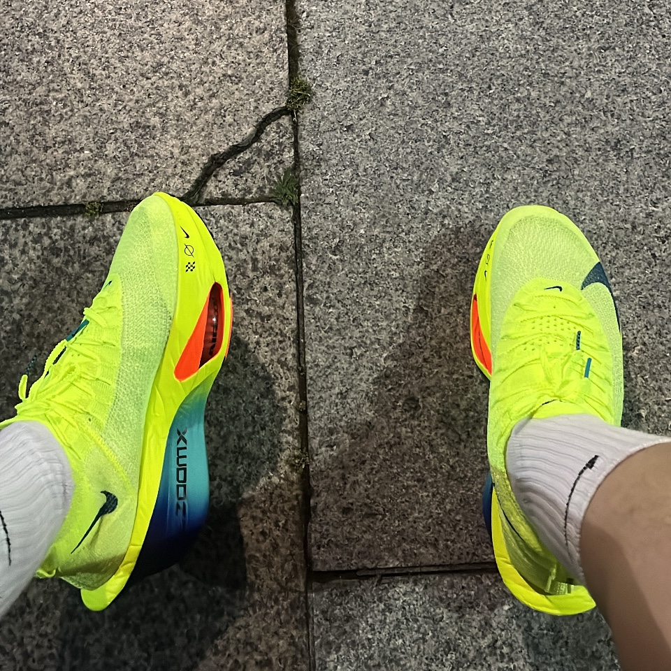 Nike Air Zoom Alphafly Next% 3 Volt 착용 스타일 - 2