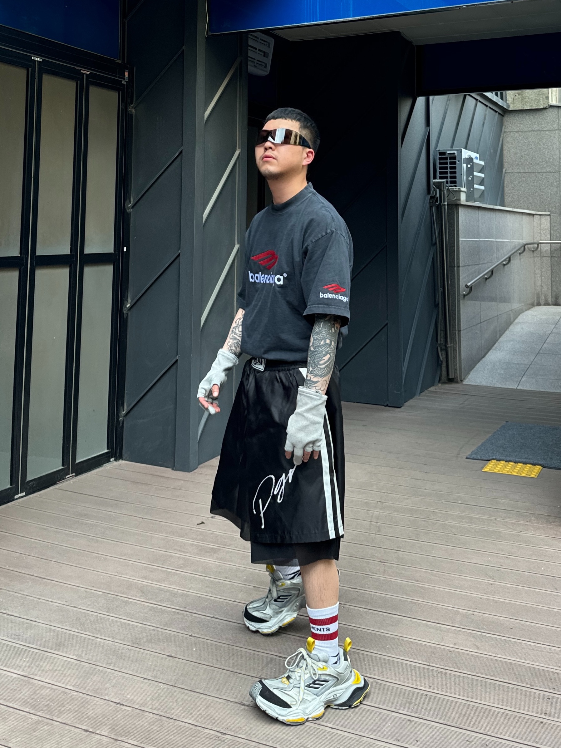 Balenciaga Cargo Sneakers Grey Black Yellow, Project G/R Boxing Shorts Black 착용 스타일 - 4