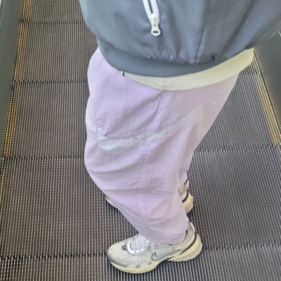 (W) Nike NSW Essential Mid Rise Trousers Atmosphere - Asia 착용 스타일