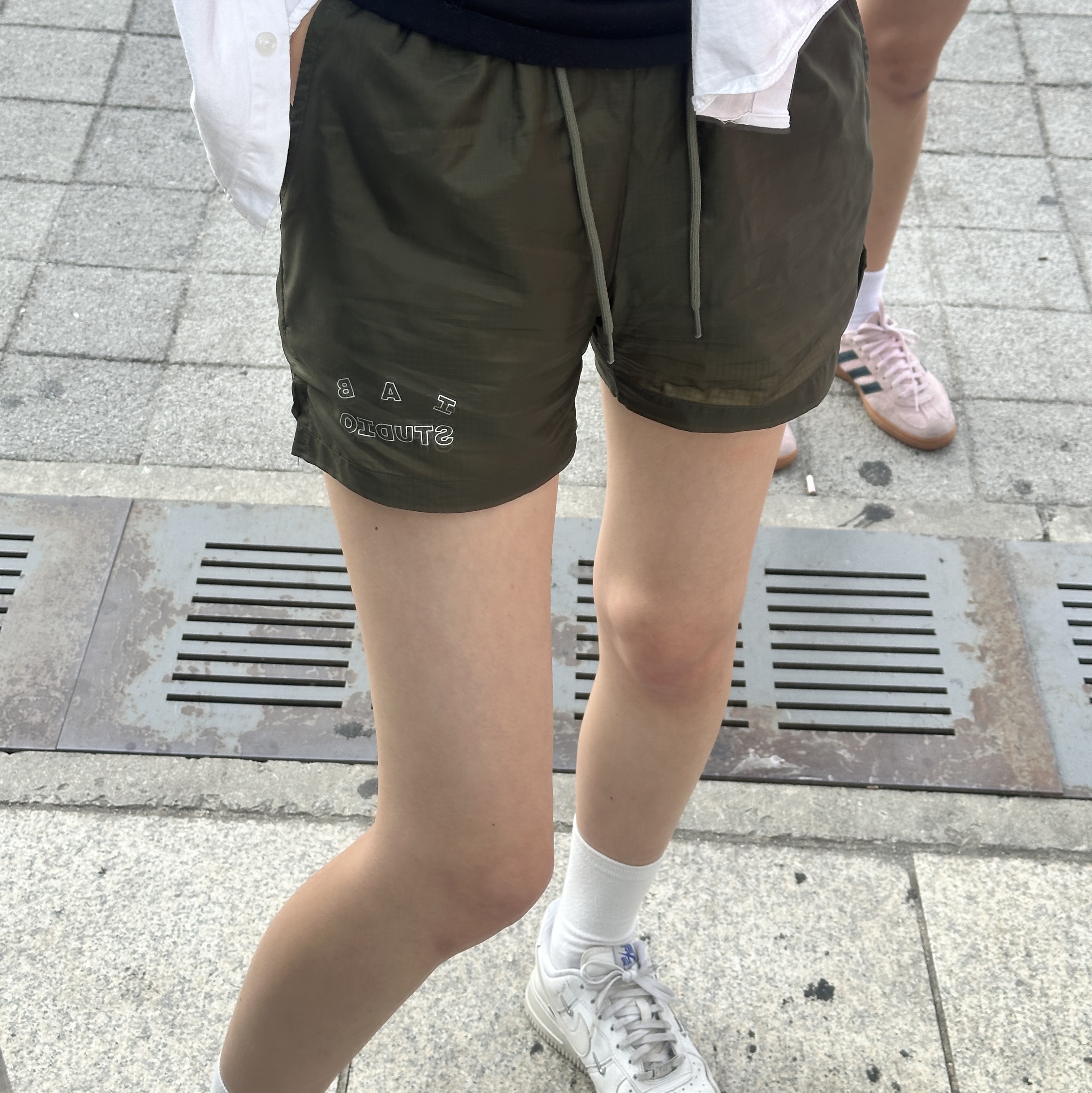 IAB Studio Ripstop Shorts Deep Green 착용 스타일