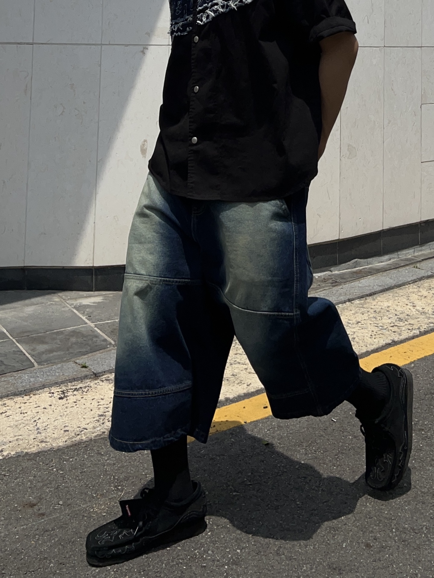 Clarks x Supreme Wallabee Black 착용 스타일 - 5