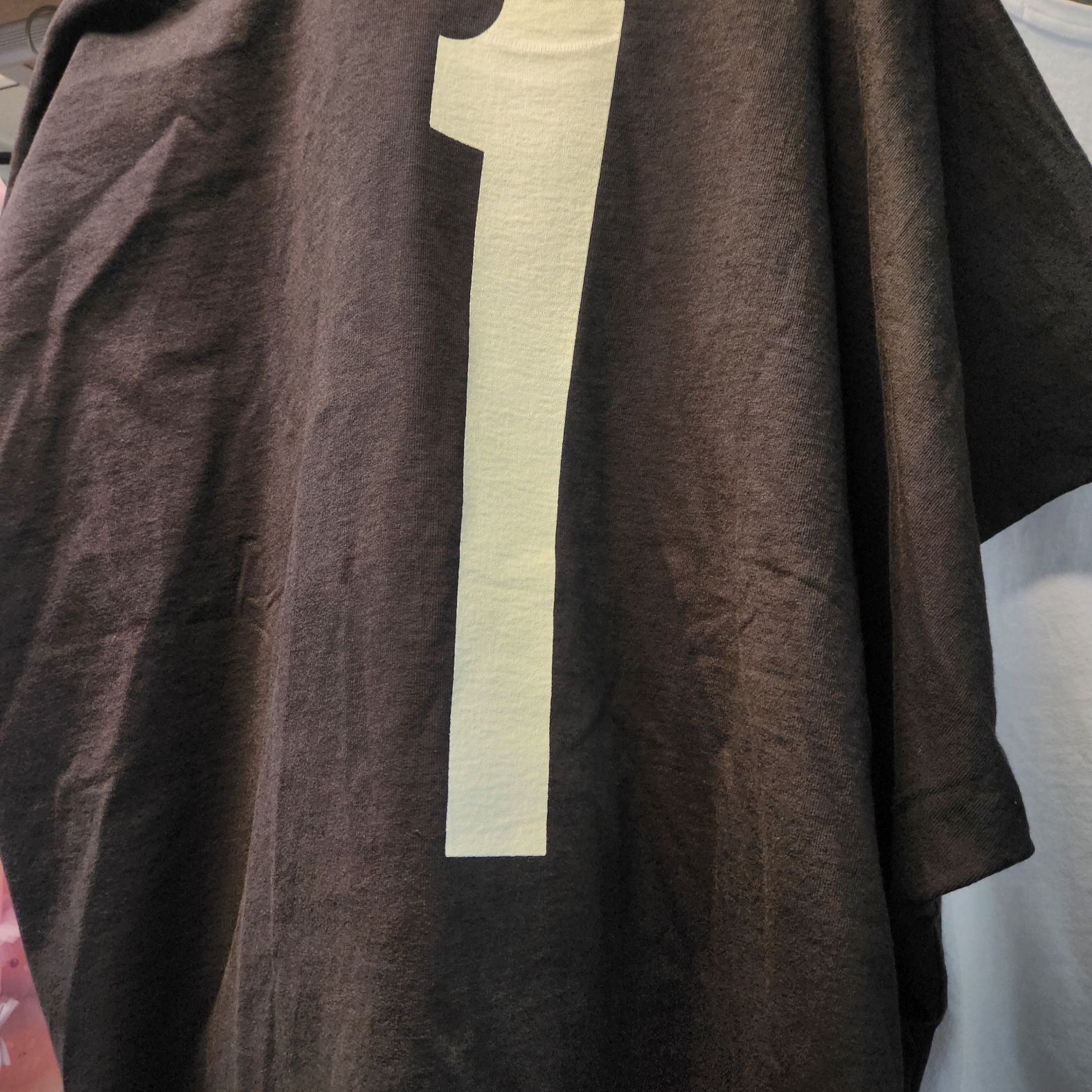 Yeezy One Box T-Shirt Black 착용 스타일 - 1