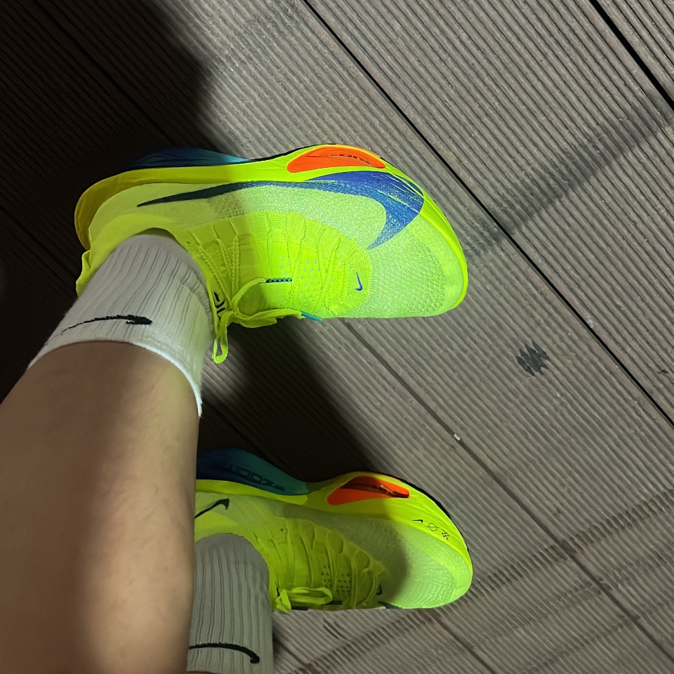 Nike Air Zoom Alphafly Next% 3 Volt 착용 스타일 - 3