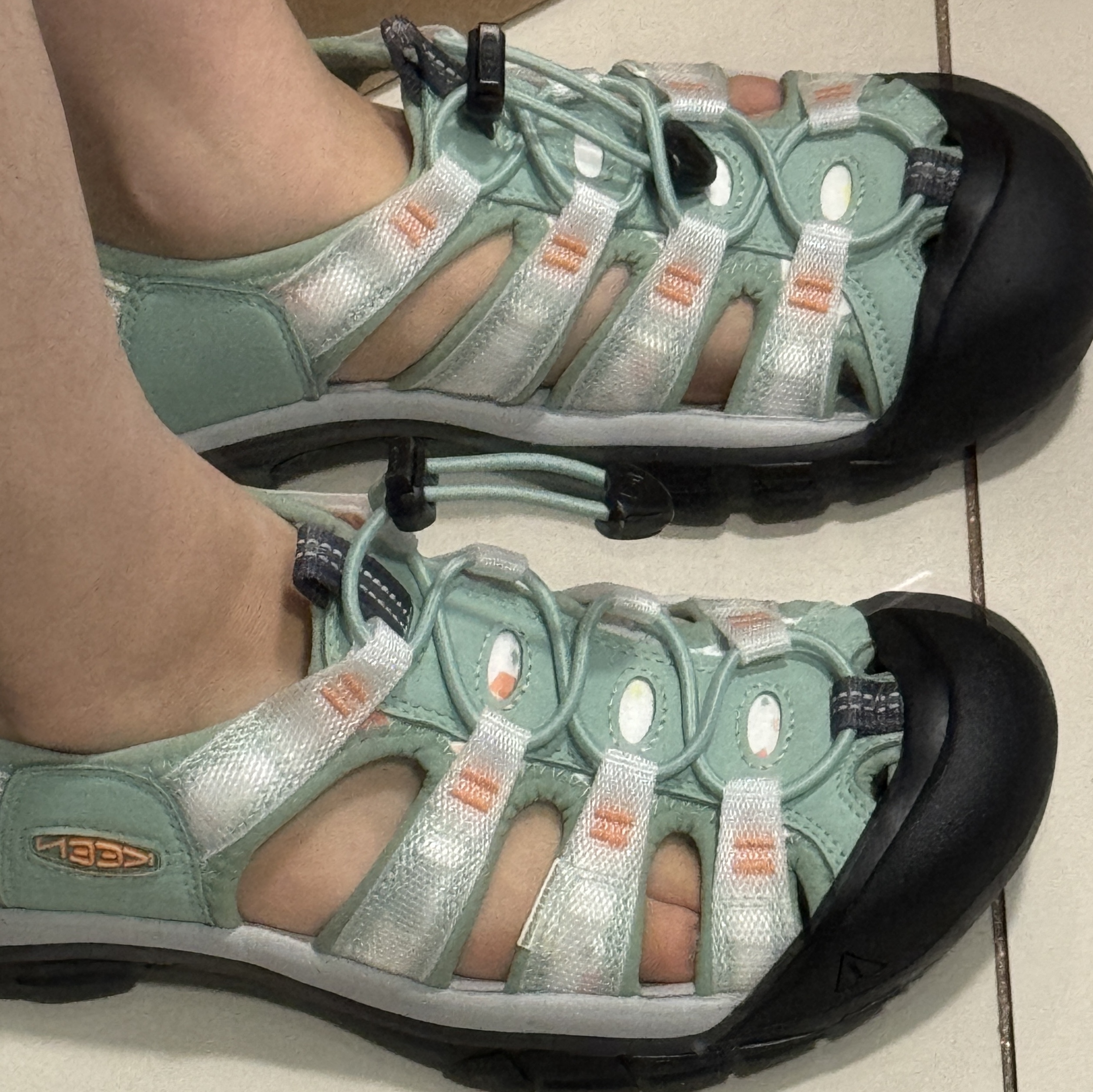 (W) Keen Newport H2 Granite Green Terrazzo 착용 스타일