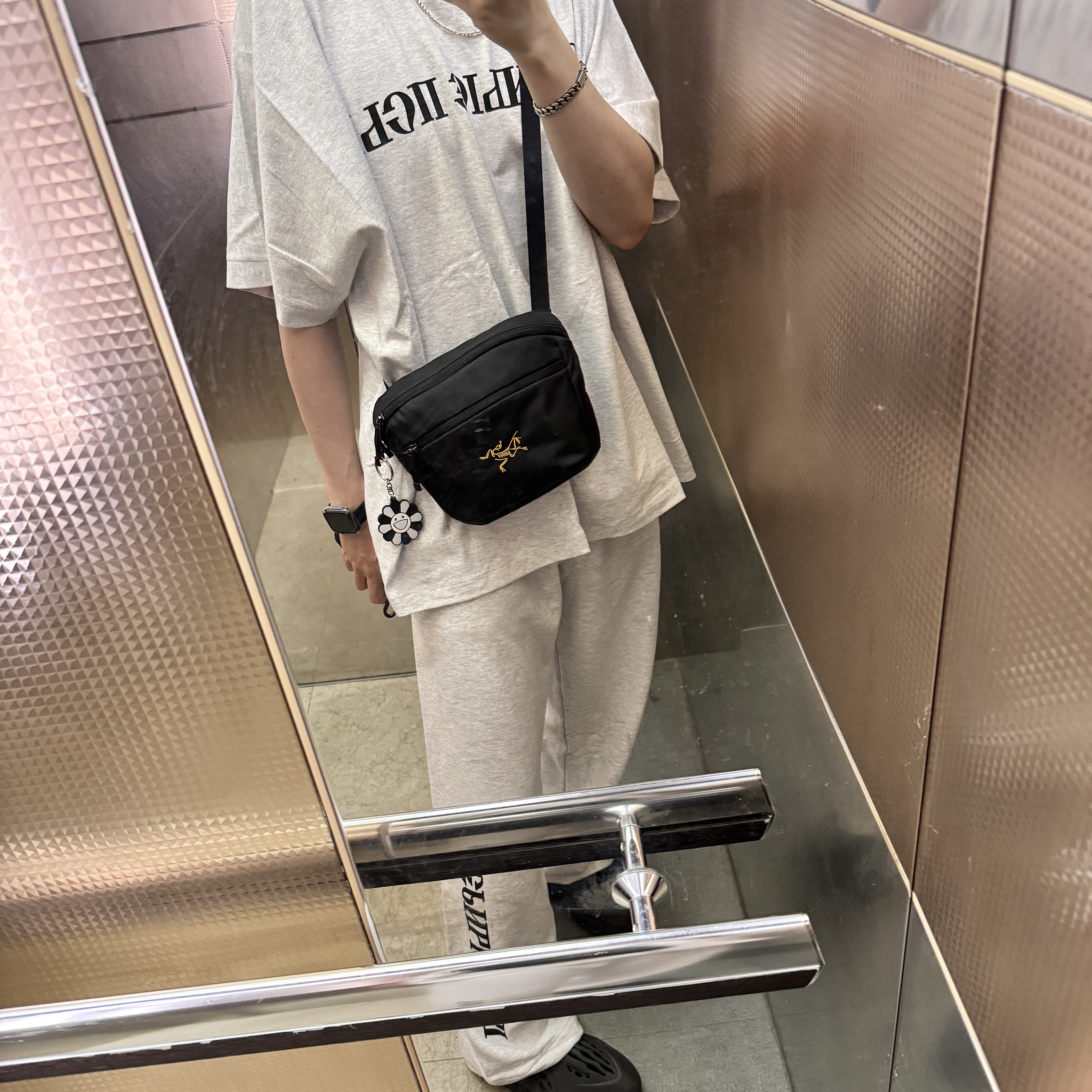Yeezy x Gosha Rubchinskiy YZY Black Dogs T-Shirt Heather Grey, Yeezy x Gosha Rubchinskiy YZY Black Dogs Jogger Heather Grey 착용 스타일