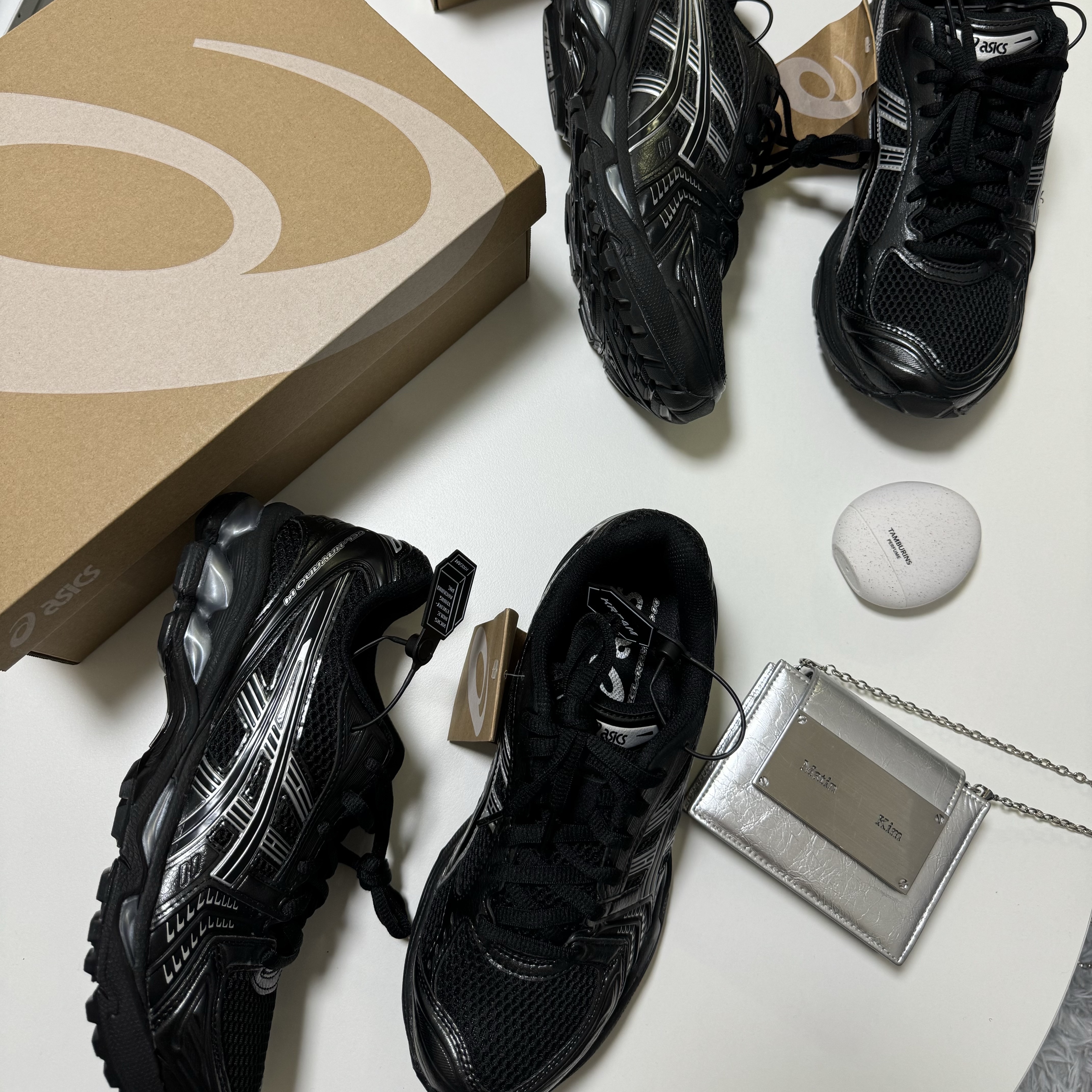 Asics Gel-Kayano 14 Black Pure Silver 착용 스타일 - 2