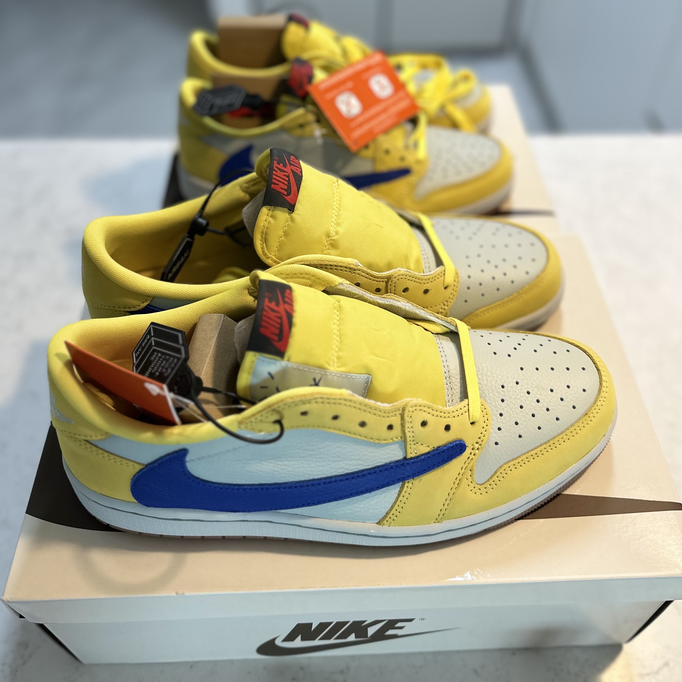 (W) Jordan 1 x Travis Scott Retro Low OG SP Canary 착용 스타일 - 5