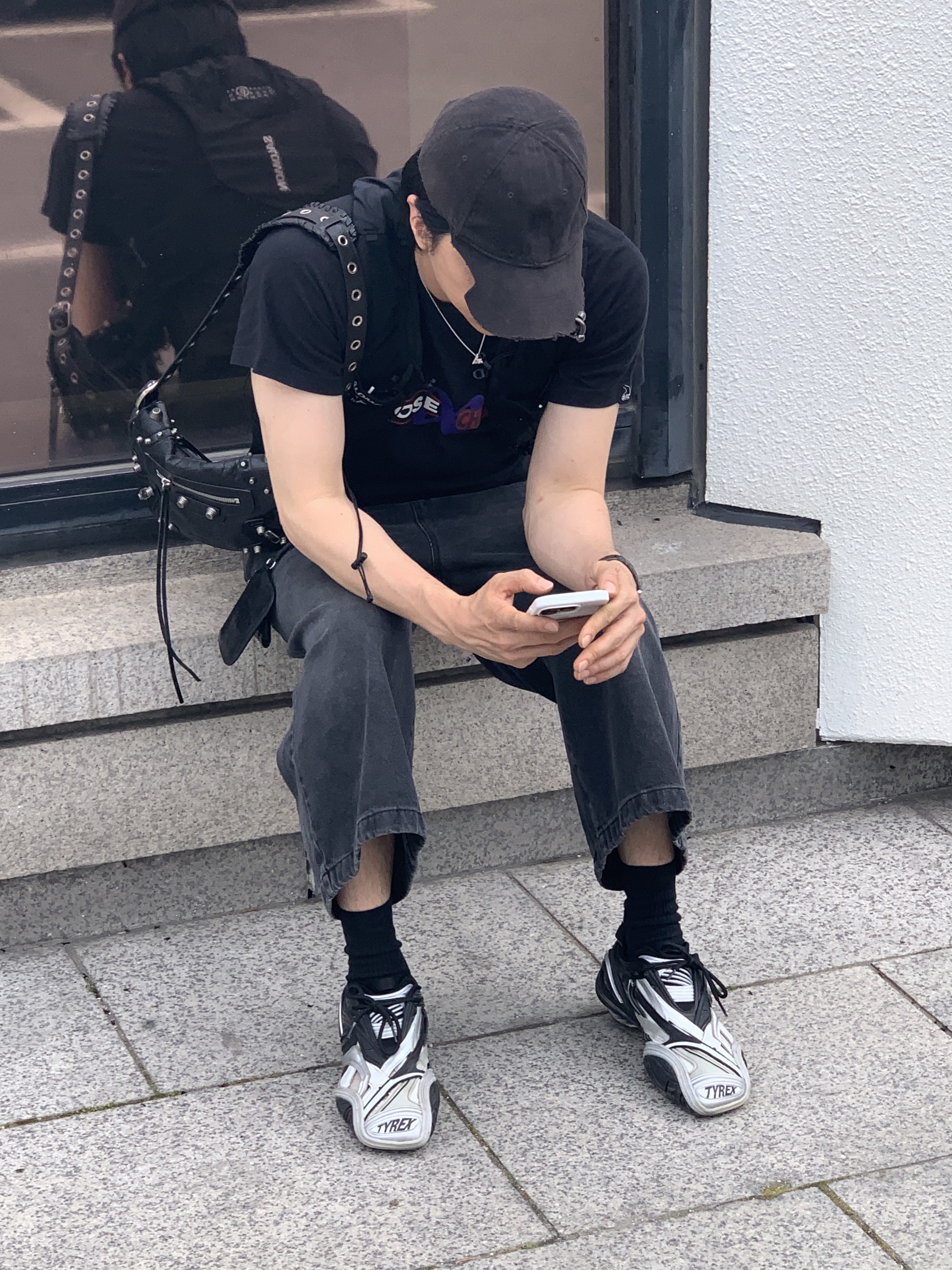 Balenciaga Heavy Piercing Cap Faded Black, Balenciaga Tyrex Sneakers Black Grey 착용 스타일 - 3