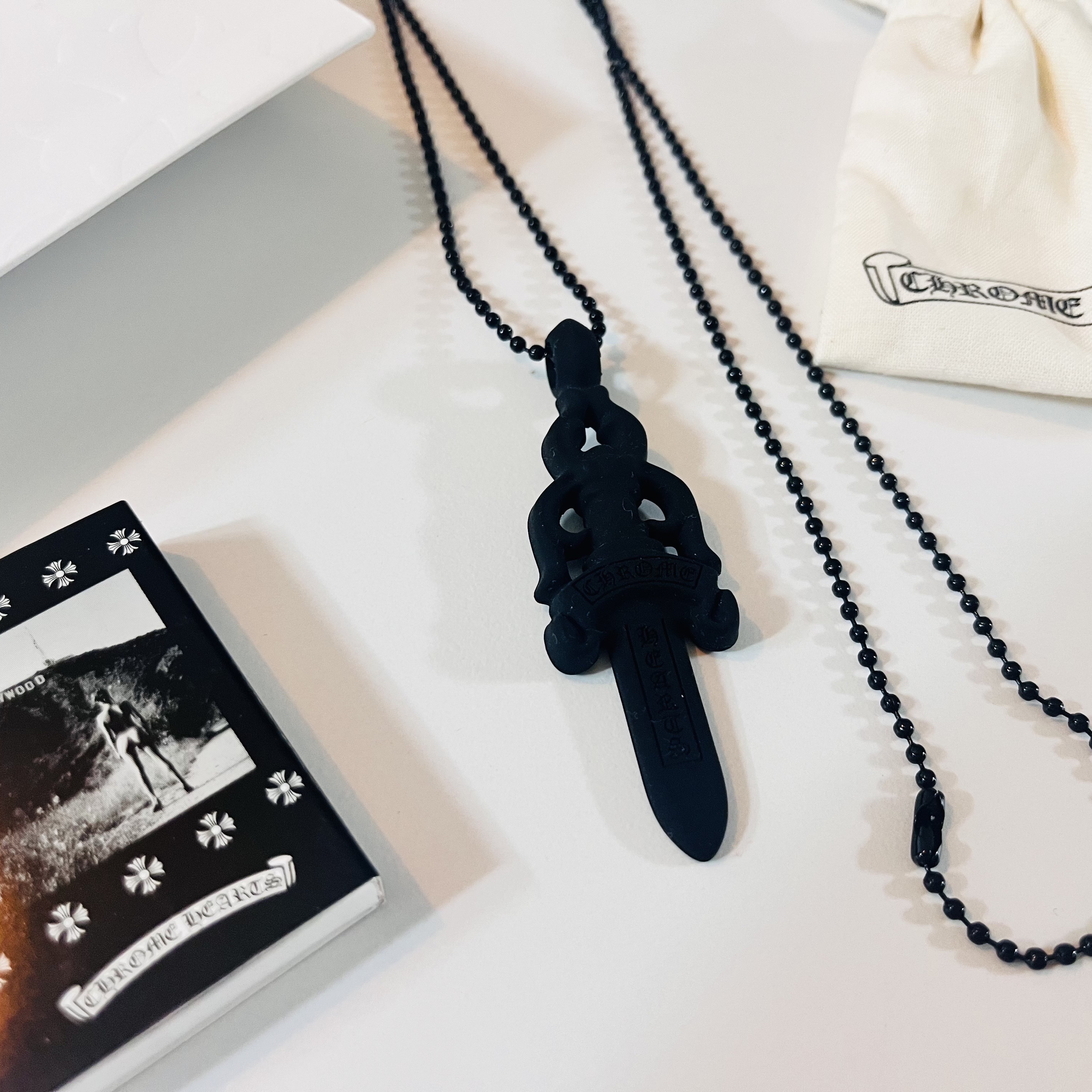 Chrome Hearts Silichrome Dagger Pendant Black 2023 착용 스타일