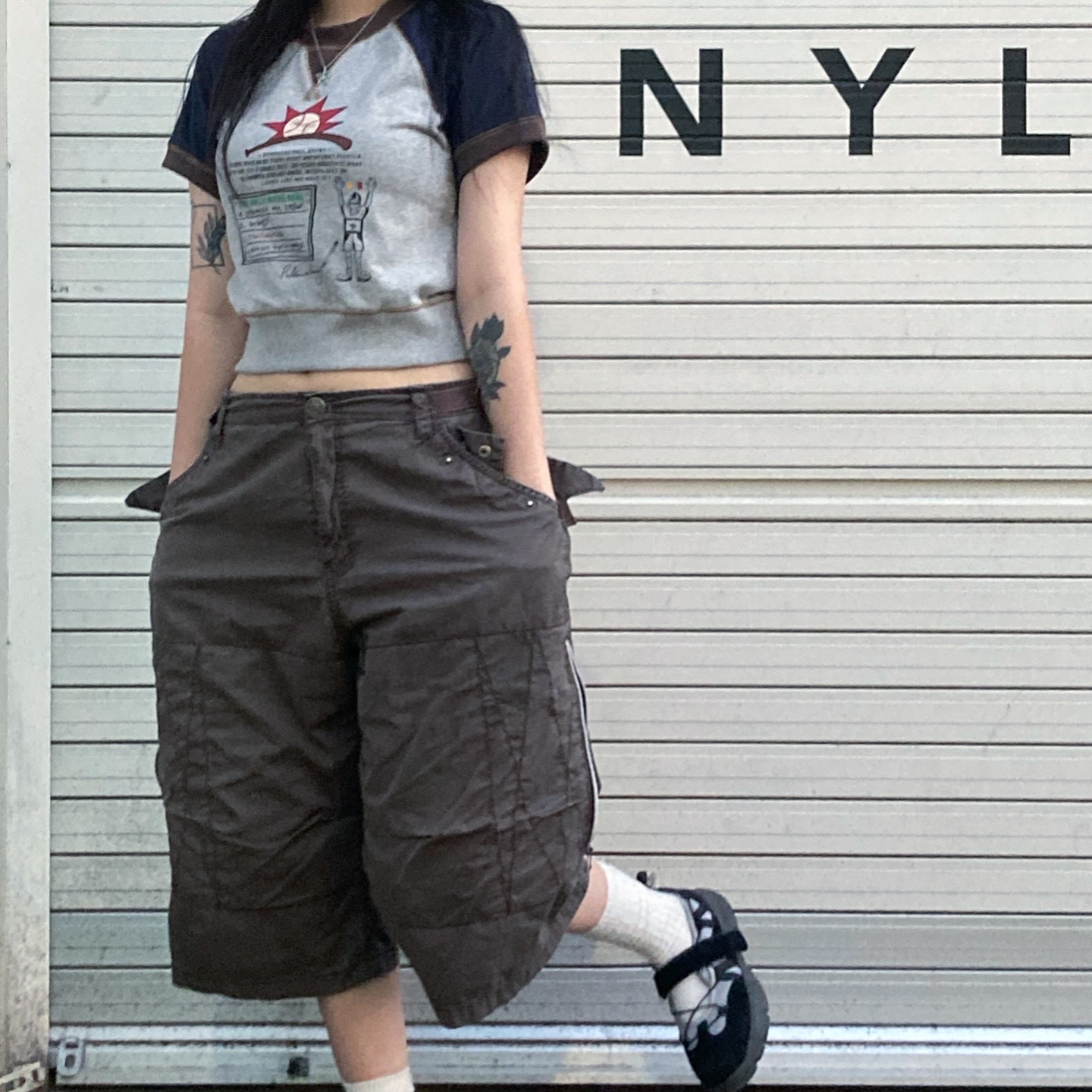 Problemallways Referee Raglan Crop Sweatshirt Gray 착용 스타일 - 3