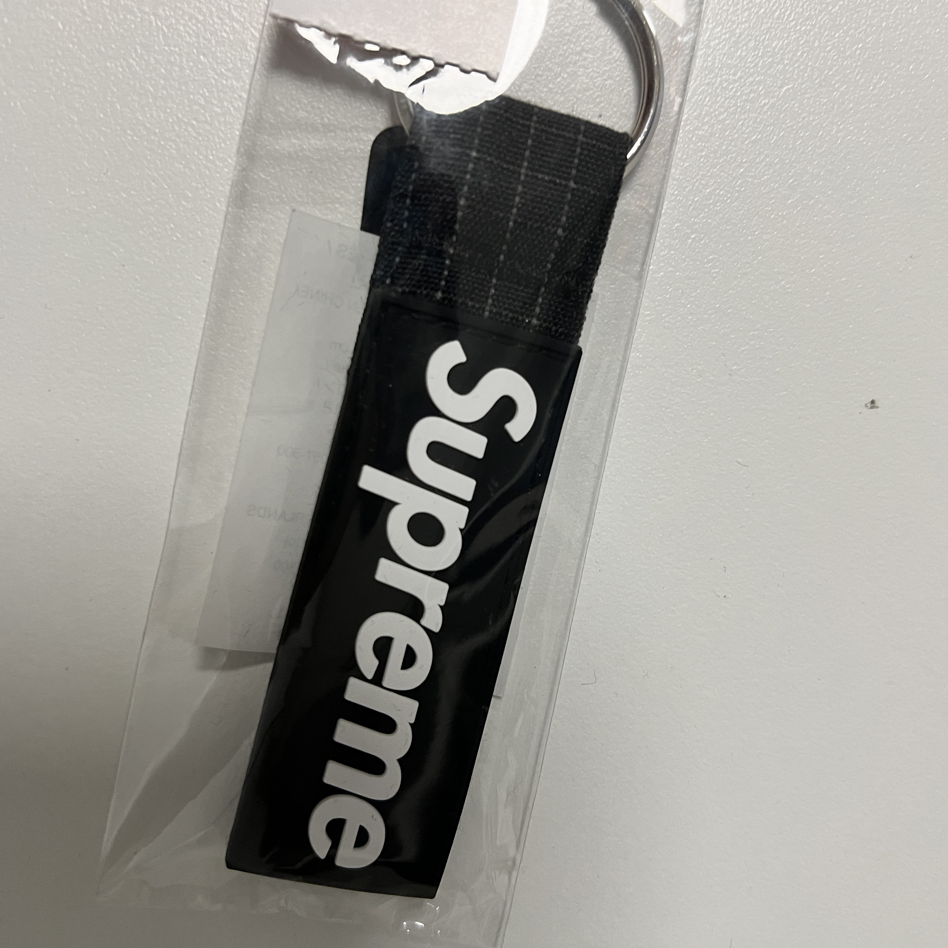 Supreme Ripstop Keychain Black - 24SS 착용 스타일