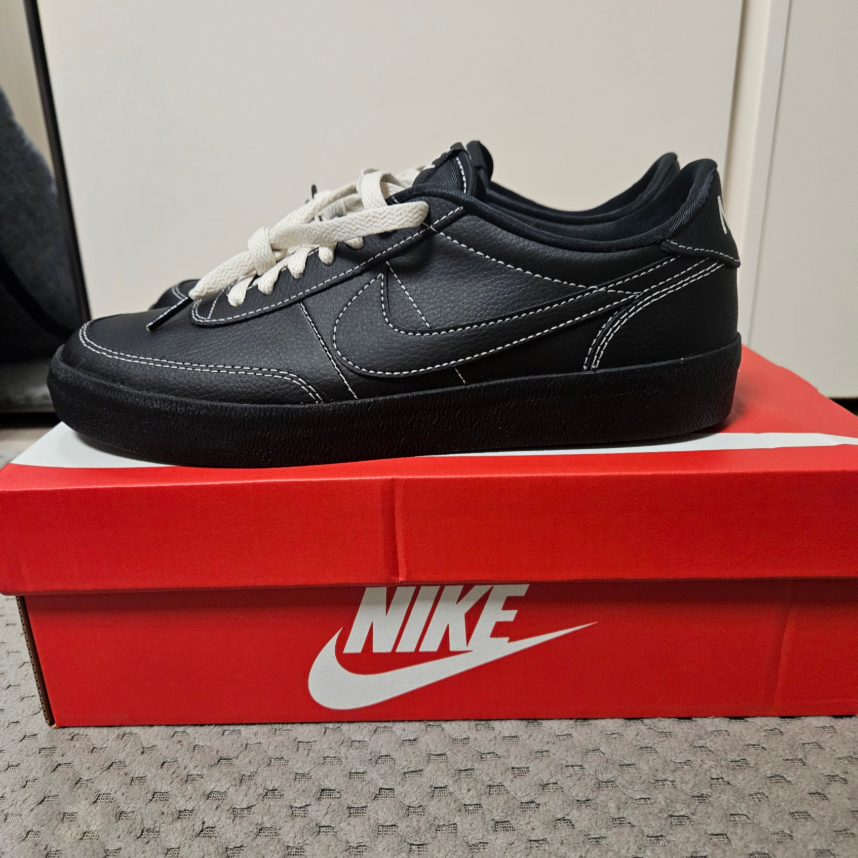 Nike Killshot 2 Black Phantom 착용 스타일 - 2