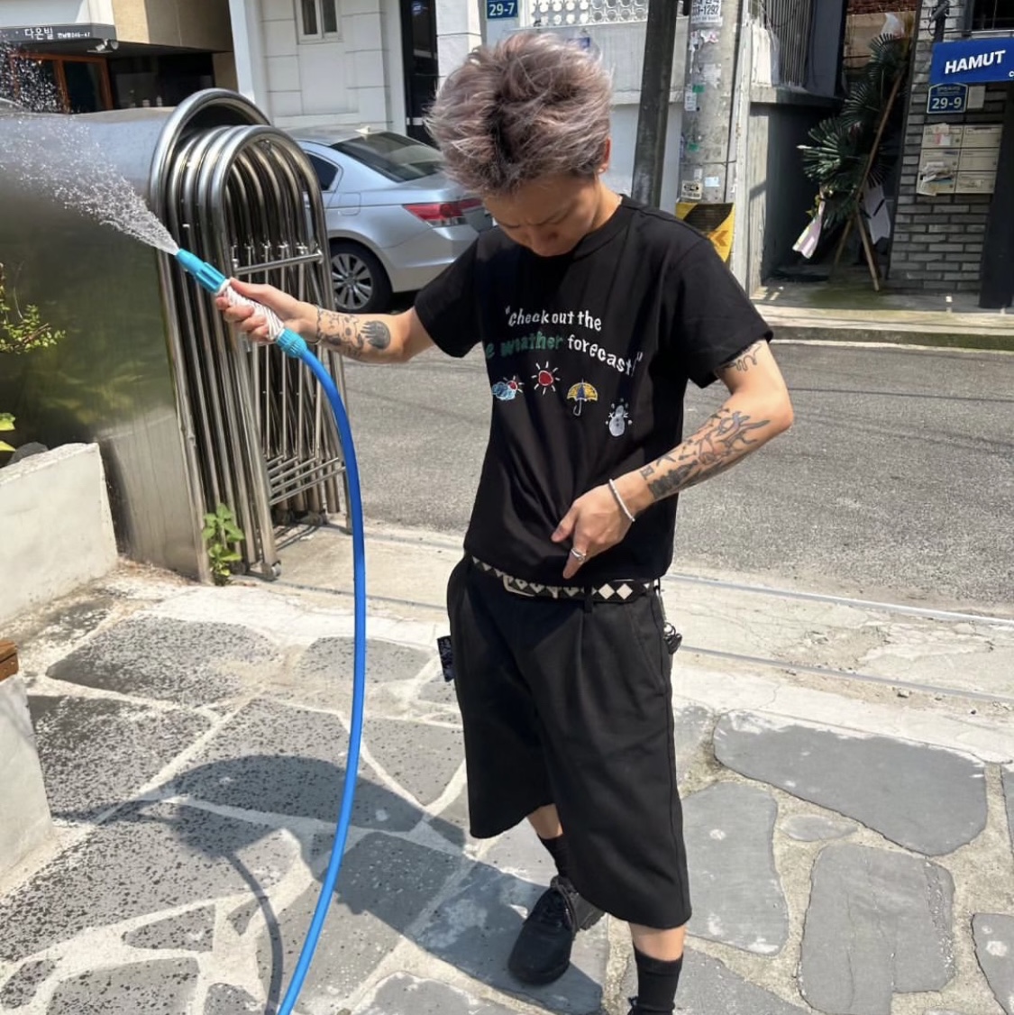 Problemallways Life Weather Forecast T-Shirt Black 착용 스타일 - 2