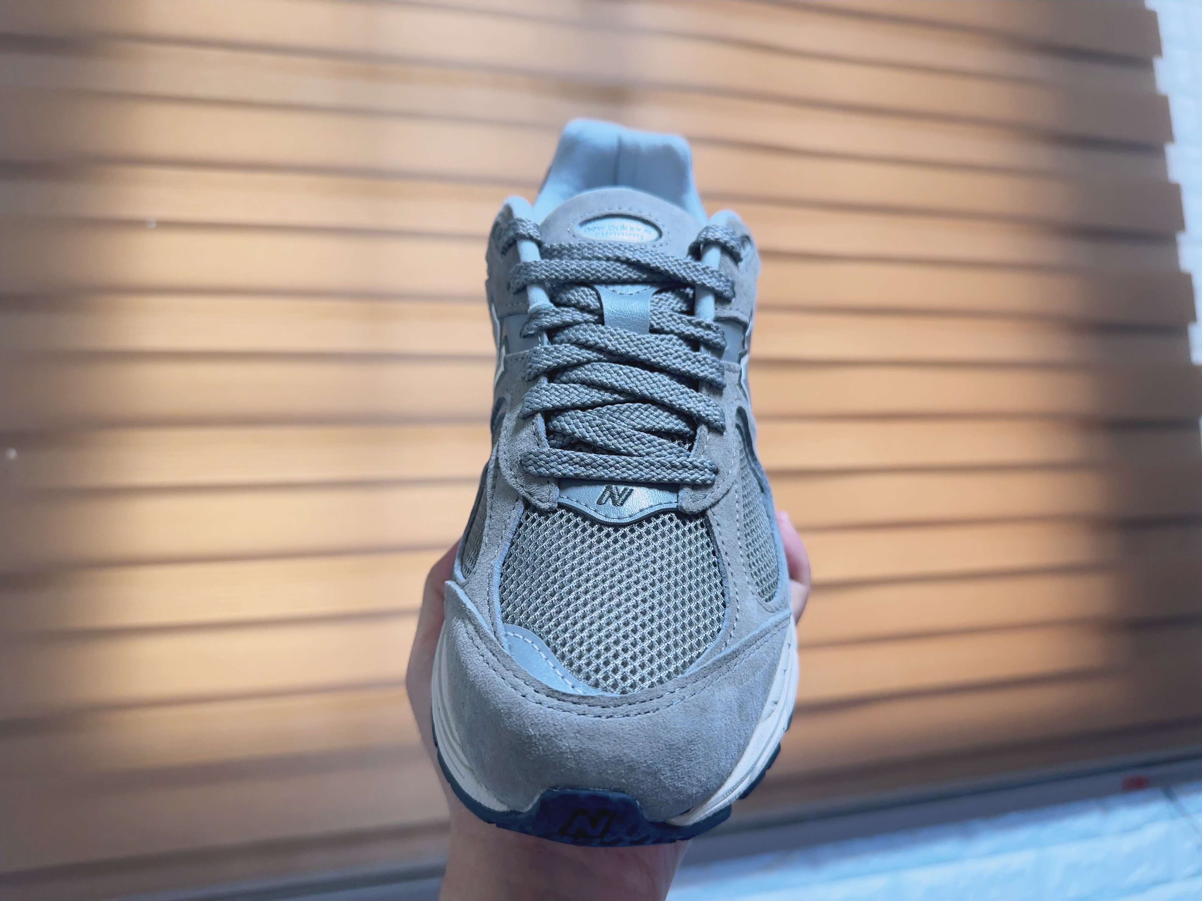 New Balance 2002R Grey 착용 스타일 - 3