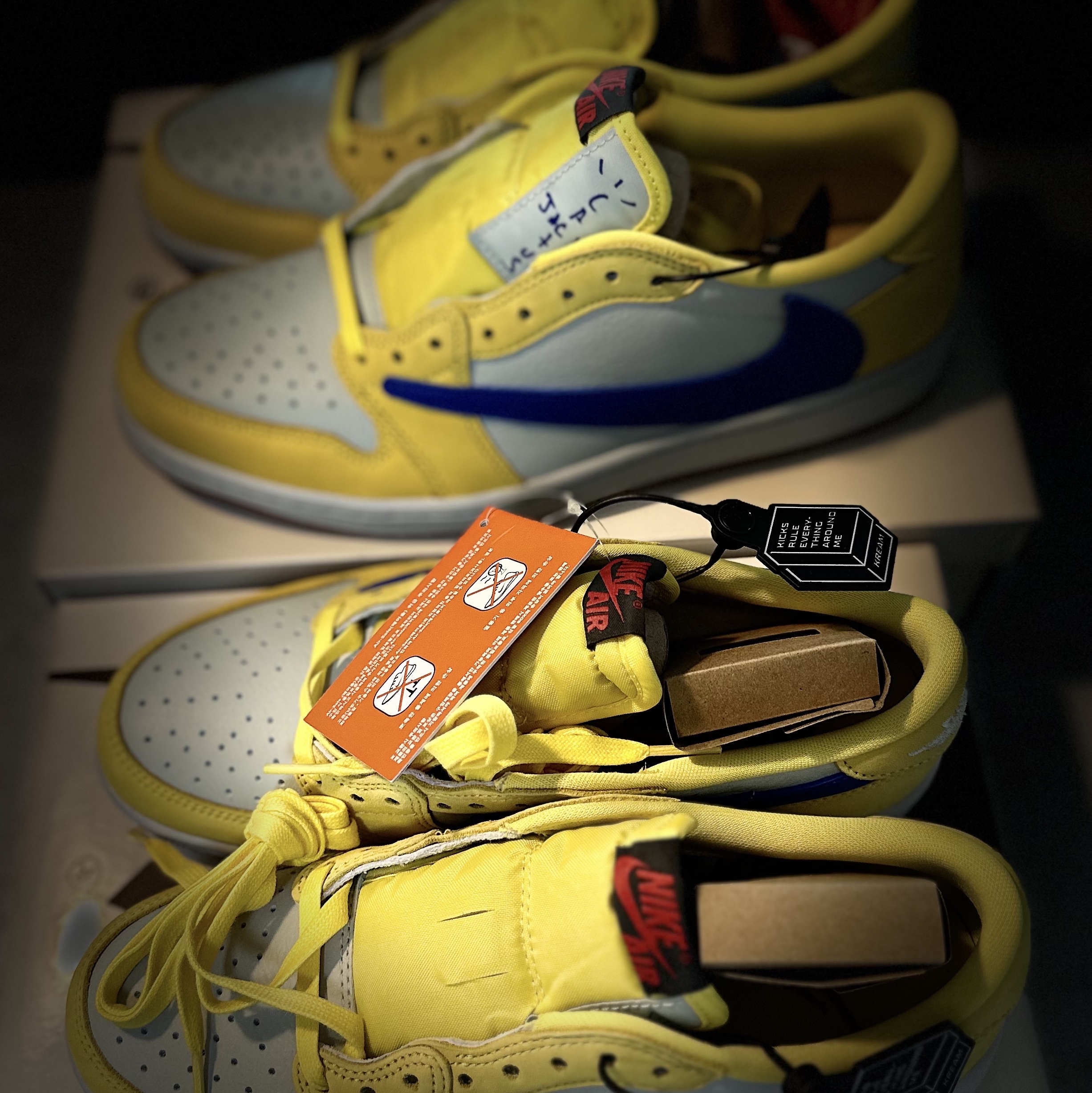 (W) Jordan 1 x Travis Scott Retro Low OG SP Canary 착용 스타일 - 6