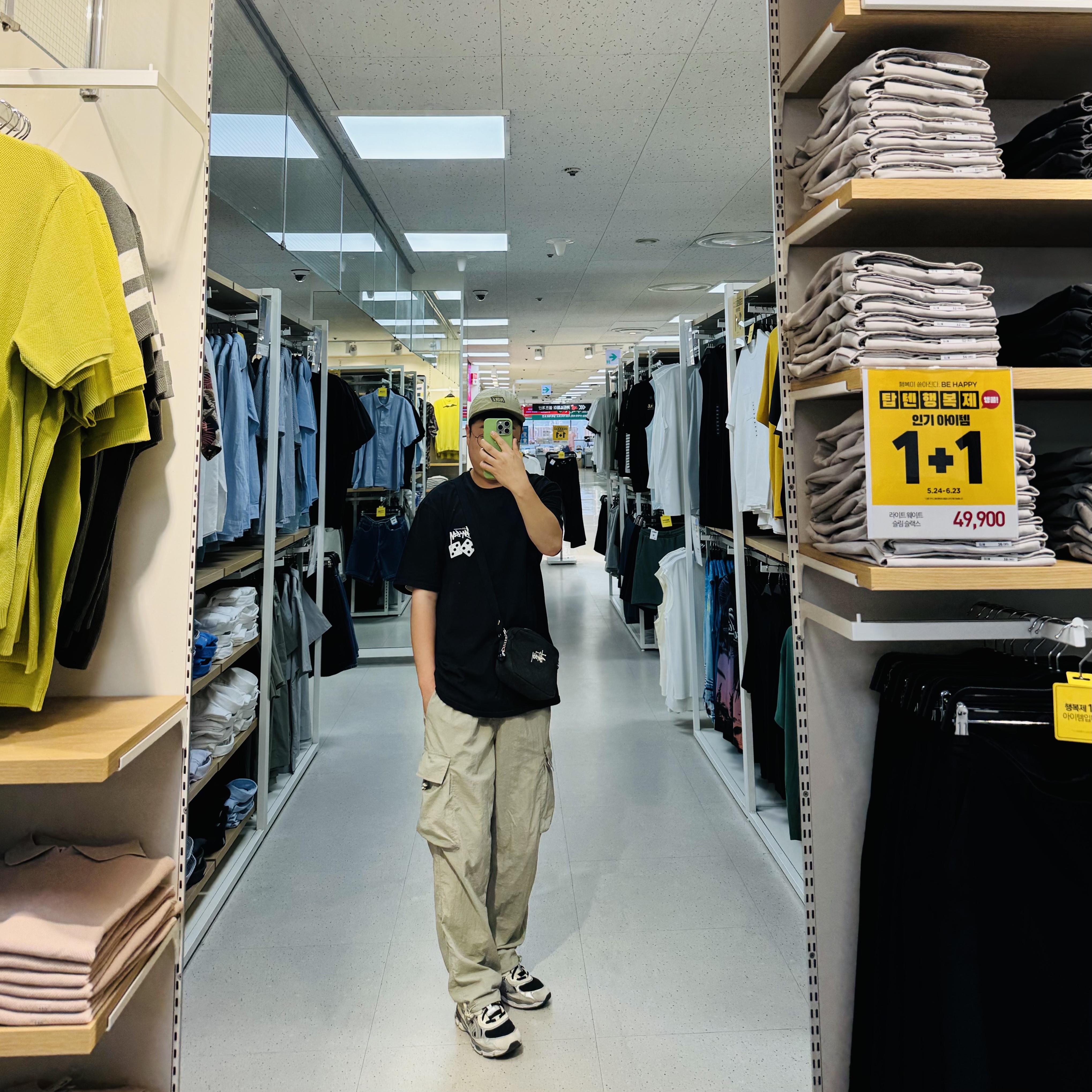 Nike Club Unstructured Flat Bill Outdoor Cap Black Neutral Olive, Stussy Dice Pigment Dyed T-Shirt Black 2021 착용 스타일 - 1