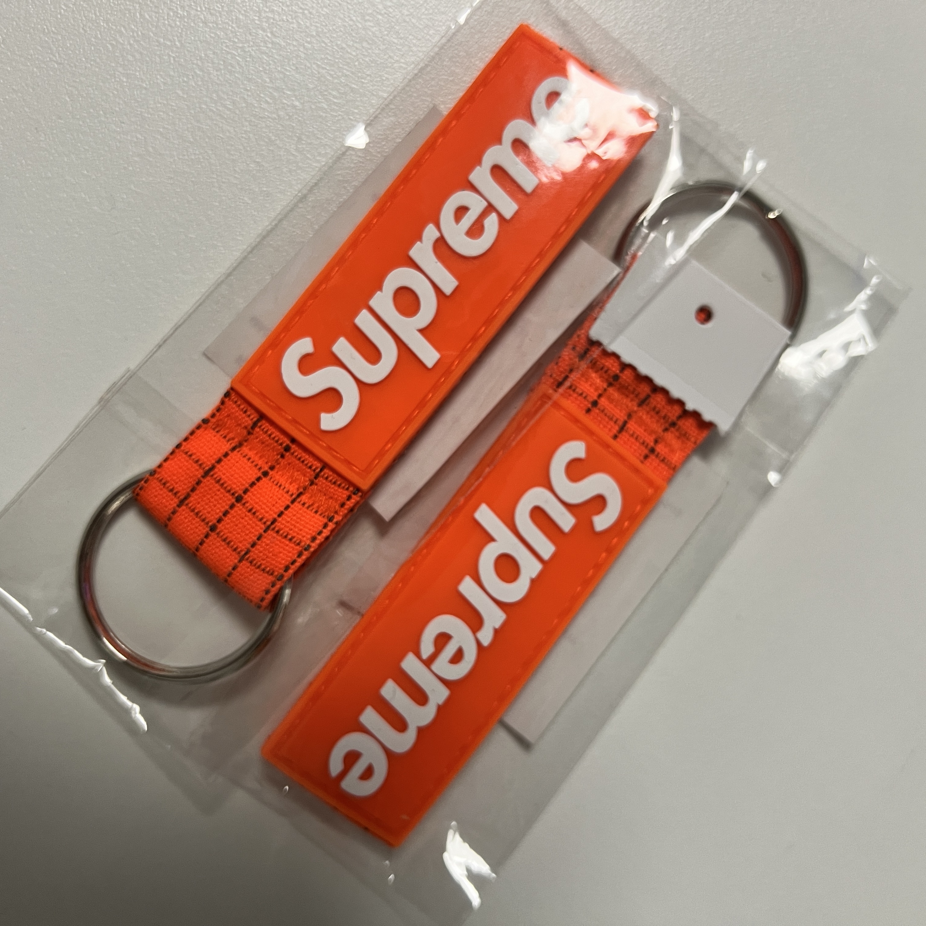 Supreme Ripstop Keychain Orange - 24SS 착용 스타일