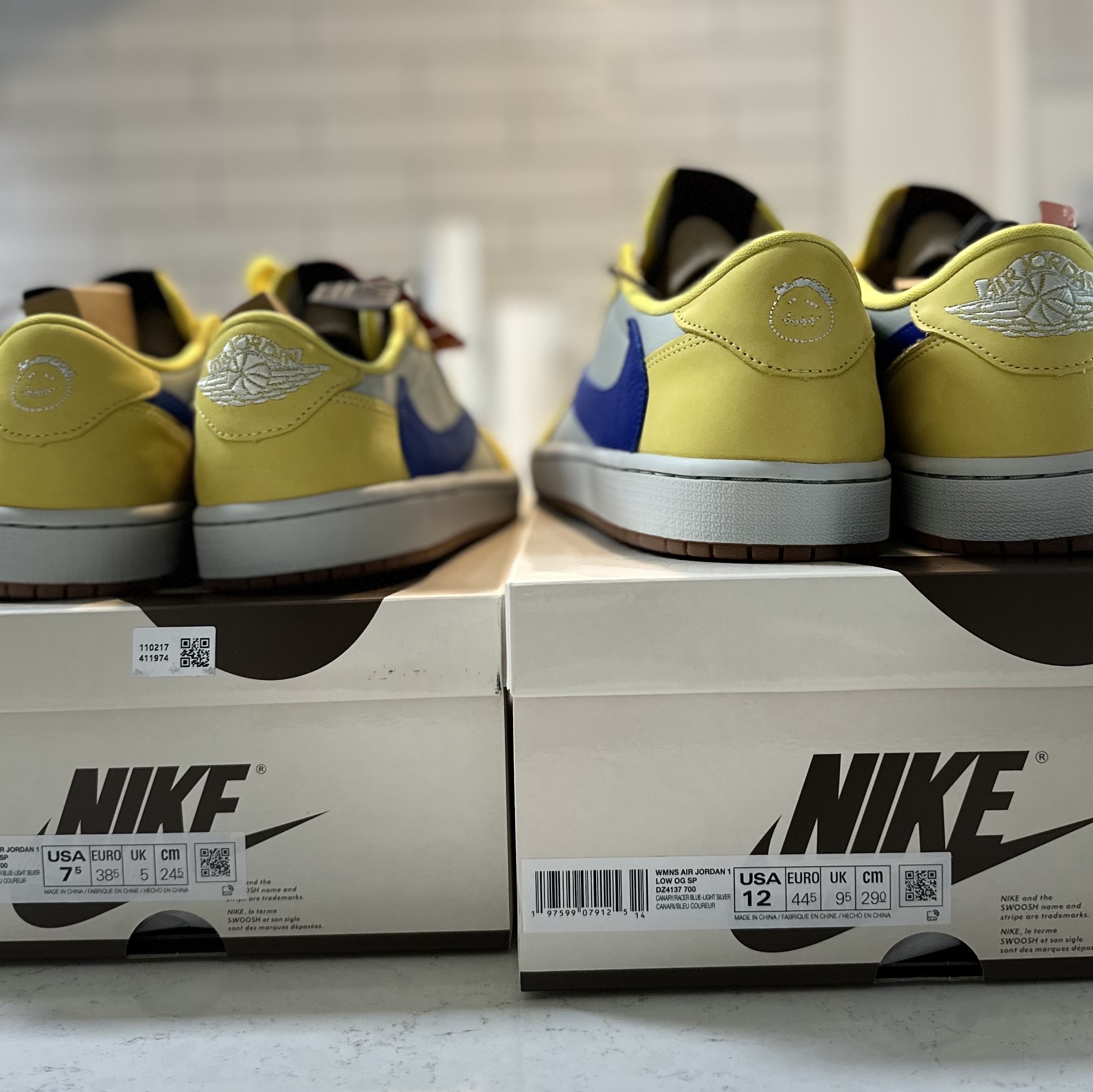 (W) Jordan 1 x Travis Scott Retro Low OG SP Canary 착용 스타일 - 4