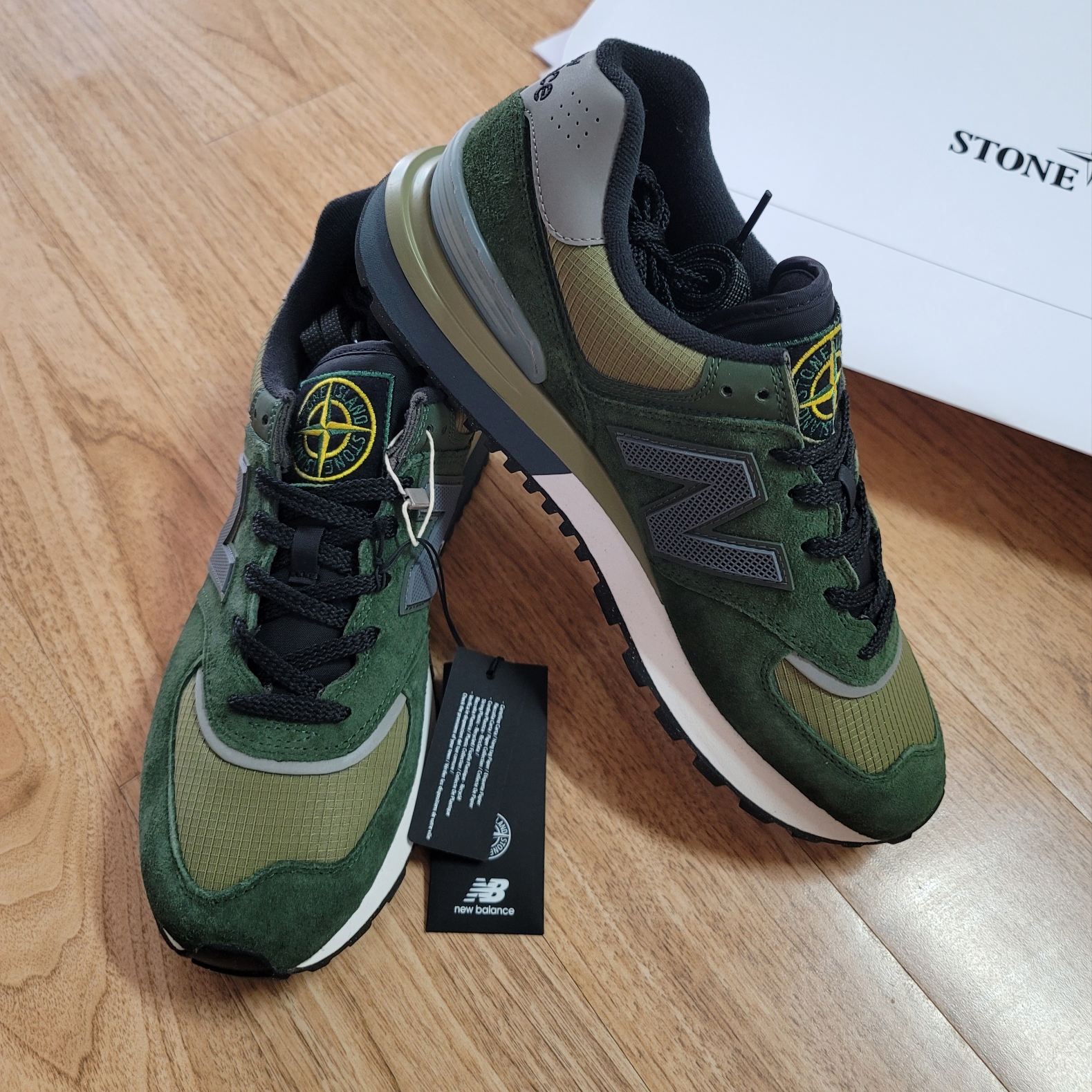 New Balance x Stone Island 574 Legacy Dark Green 착용 스타일