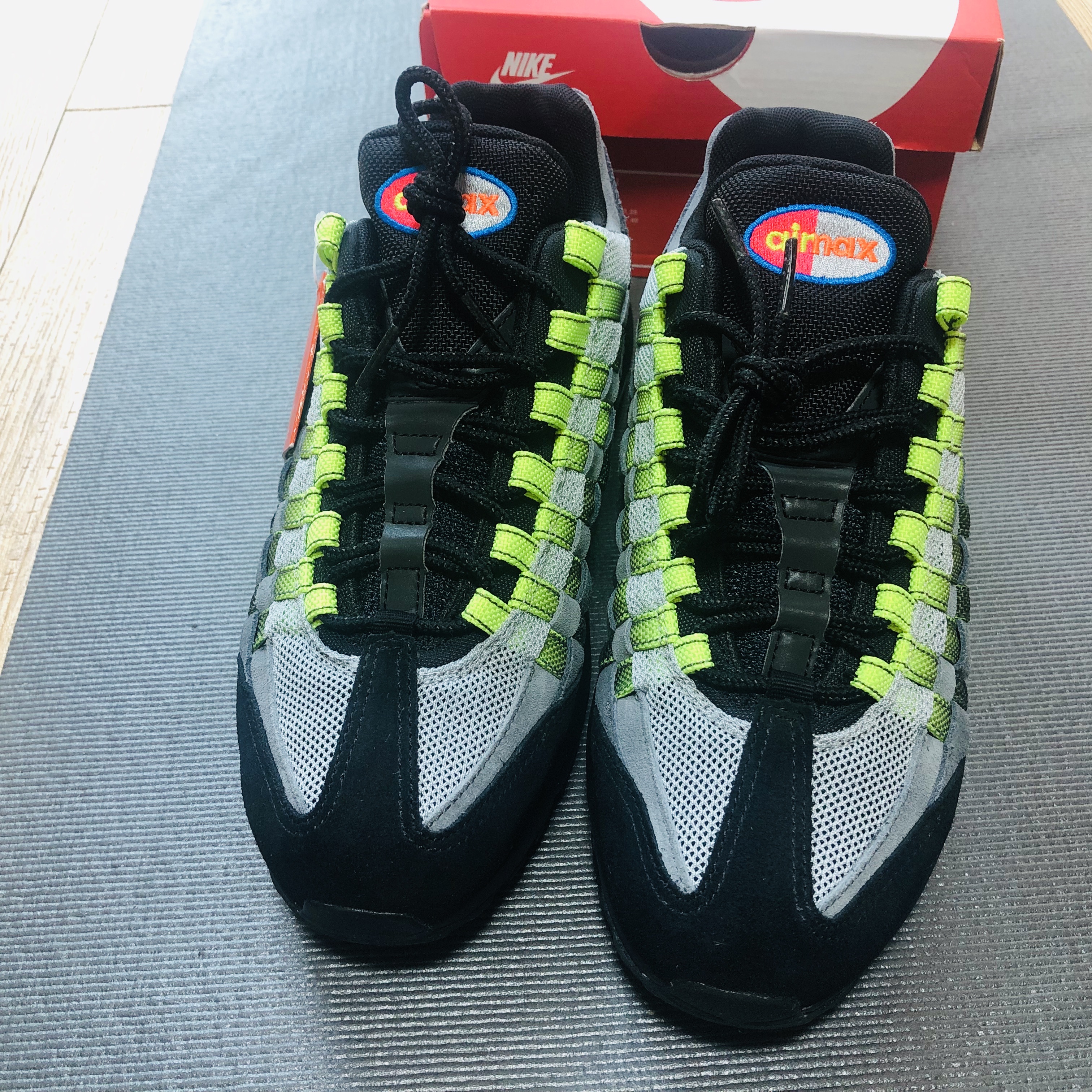 Nike Air Max 95 Woven Volt Black 착용 스타일 - 1