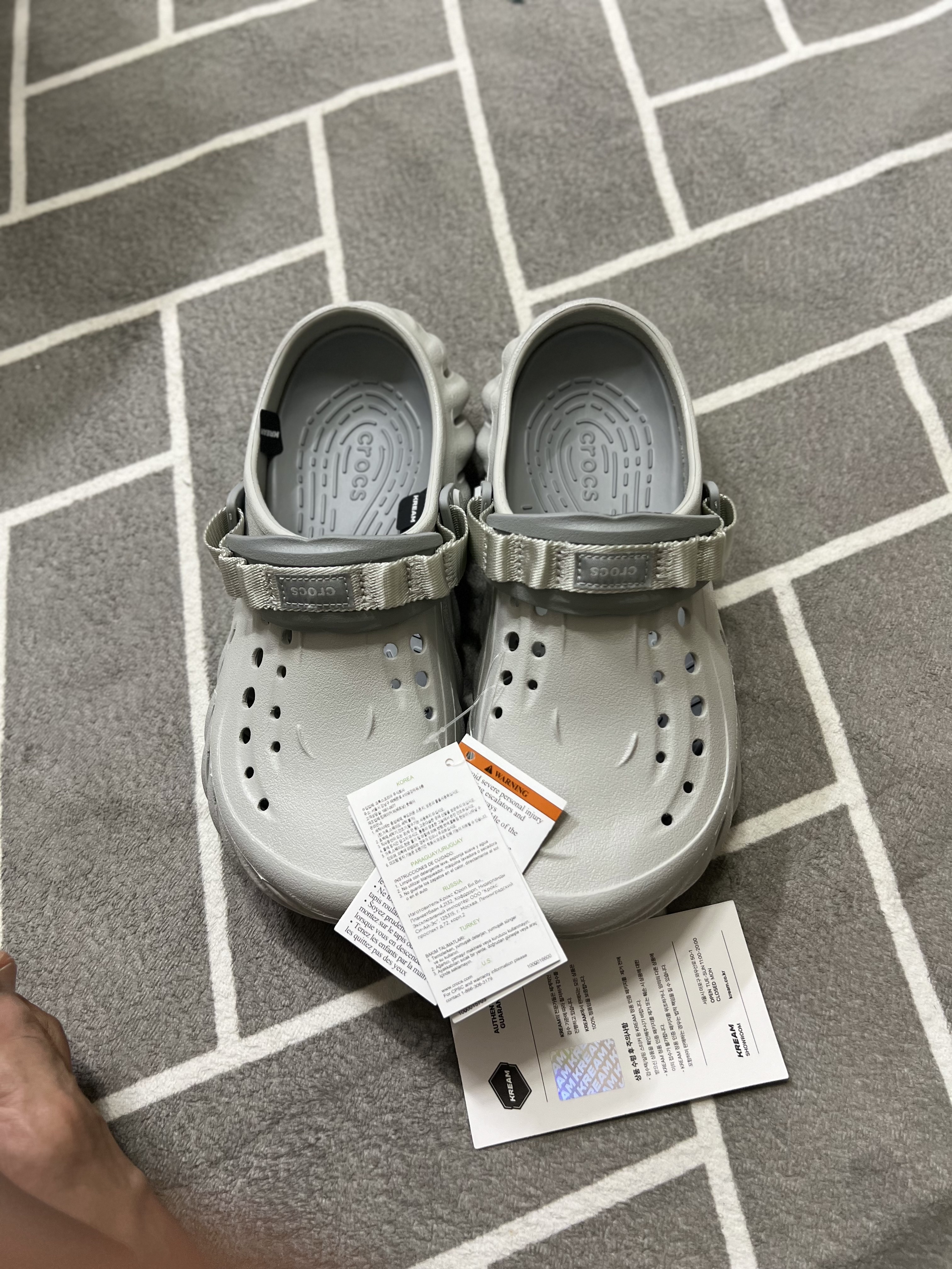 Crocs Echo Clog Atmosphere 착용 스타일 - 3