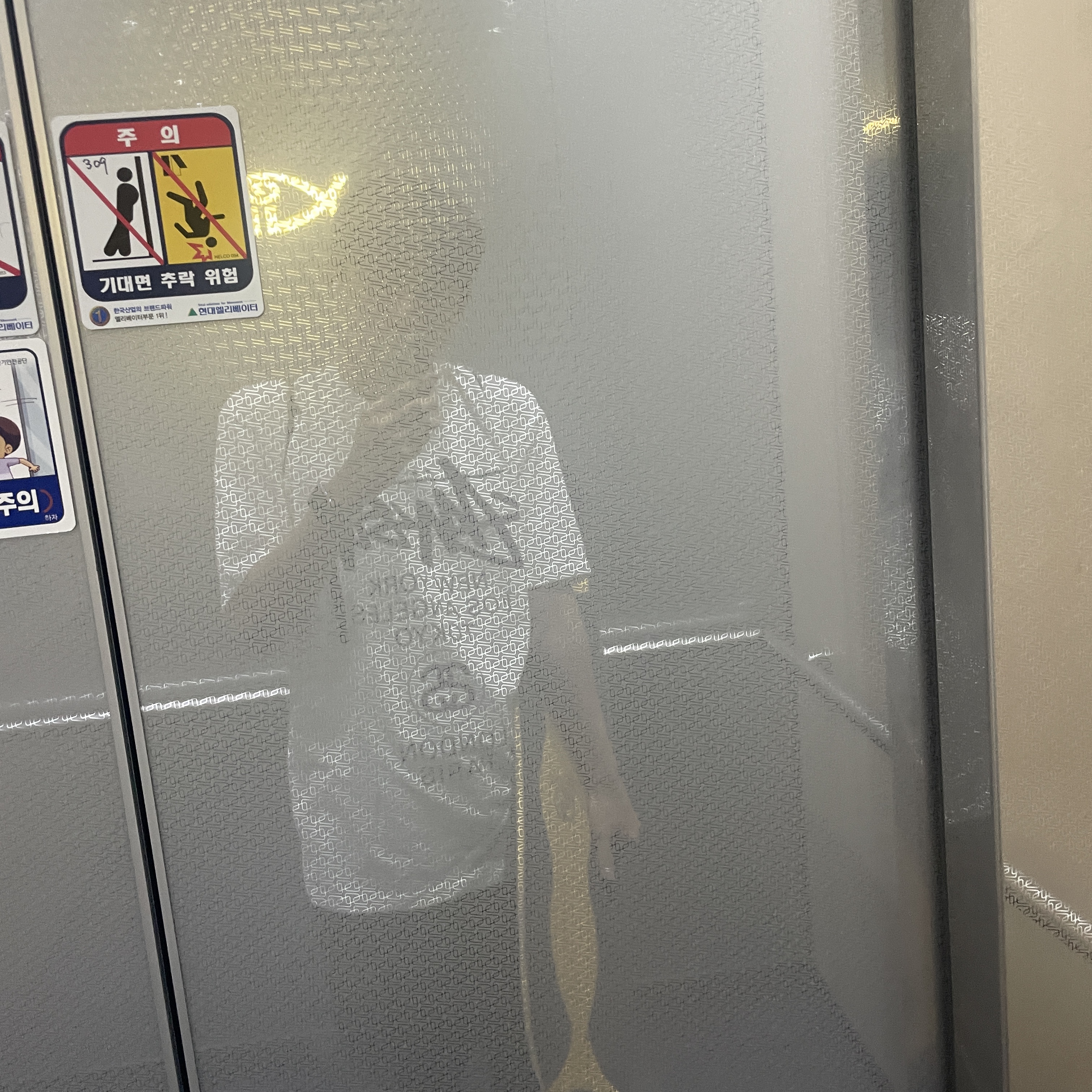 Stussy World Tour T-Shirt White 2023, Nike x Peaceminusone Air Force 1 Low Para-Noise 착용 스타일