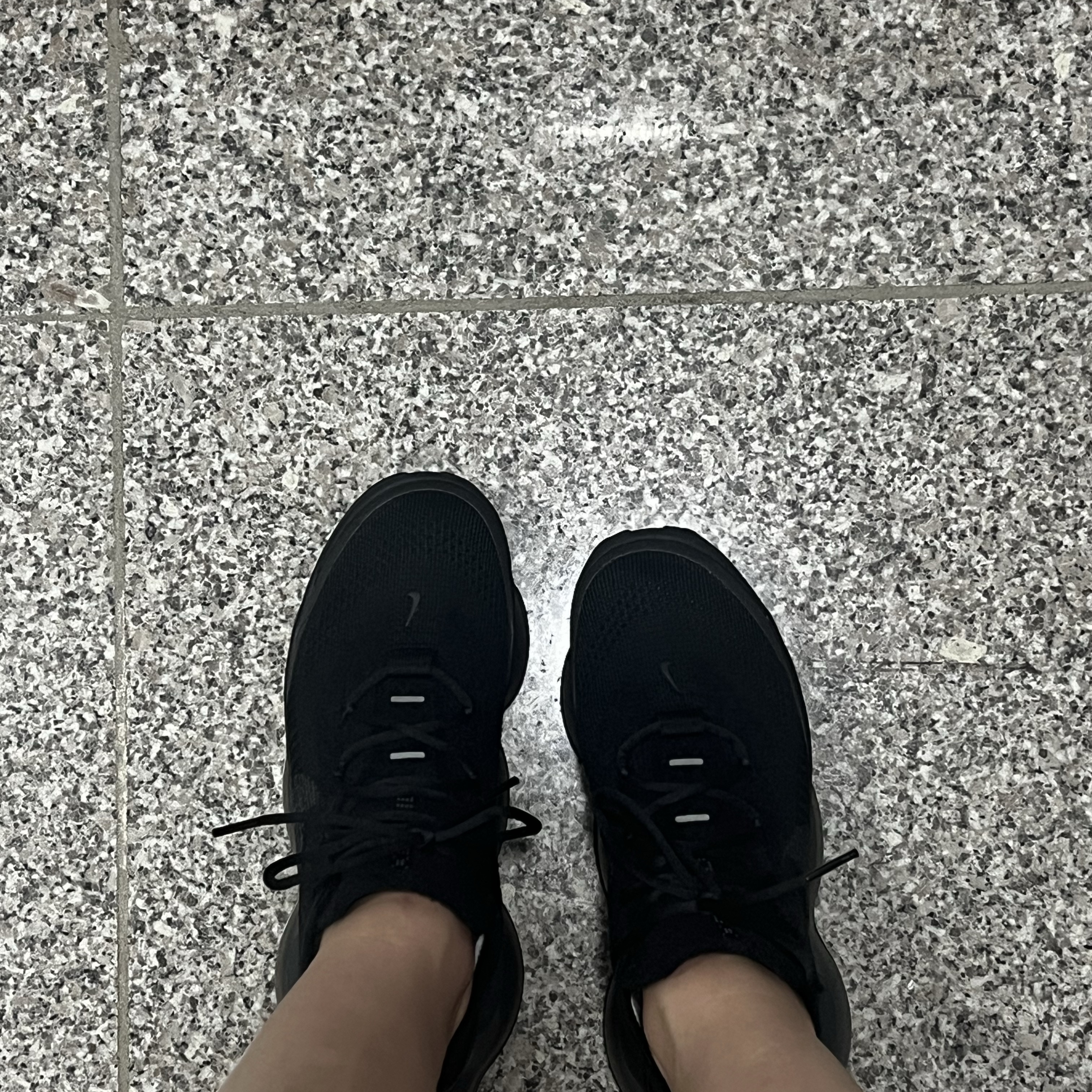 (W) Nike Air Max Scorpion Flyknit Black Anthracite 착용 스타일 - 1
