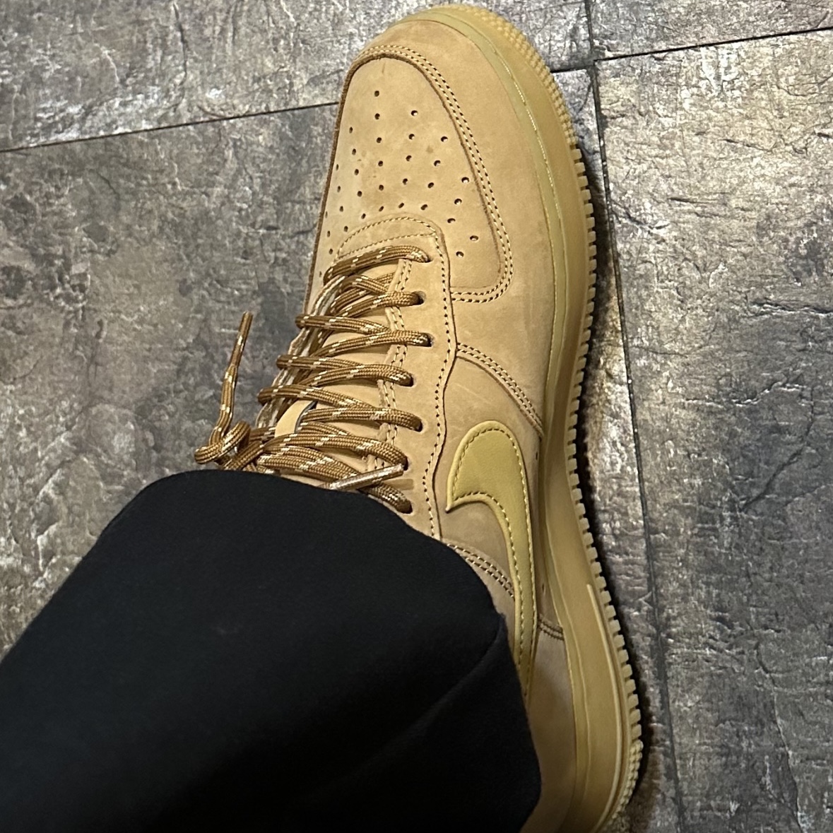 Nike Air Force 1 '07 WB Flax 착용 스타일