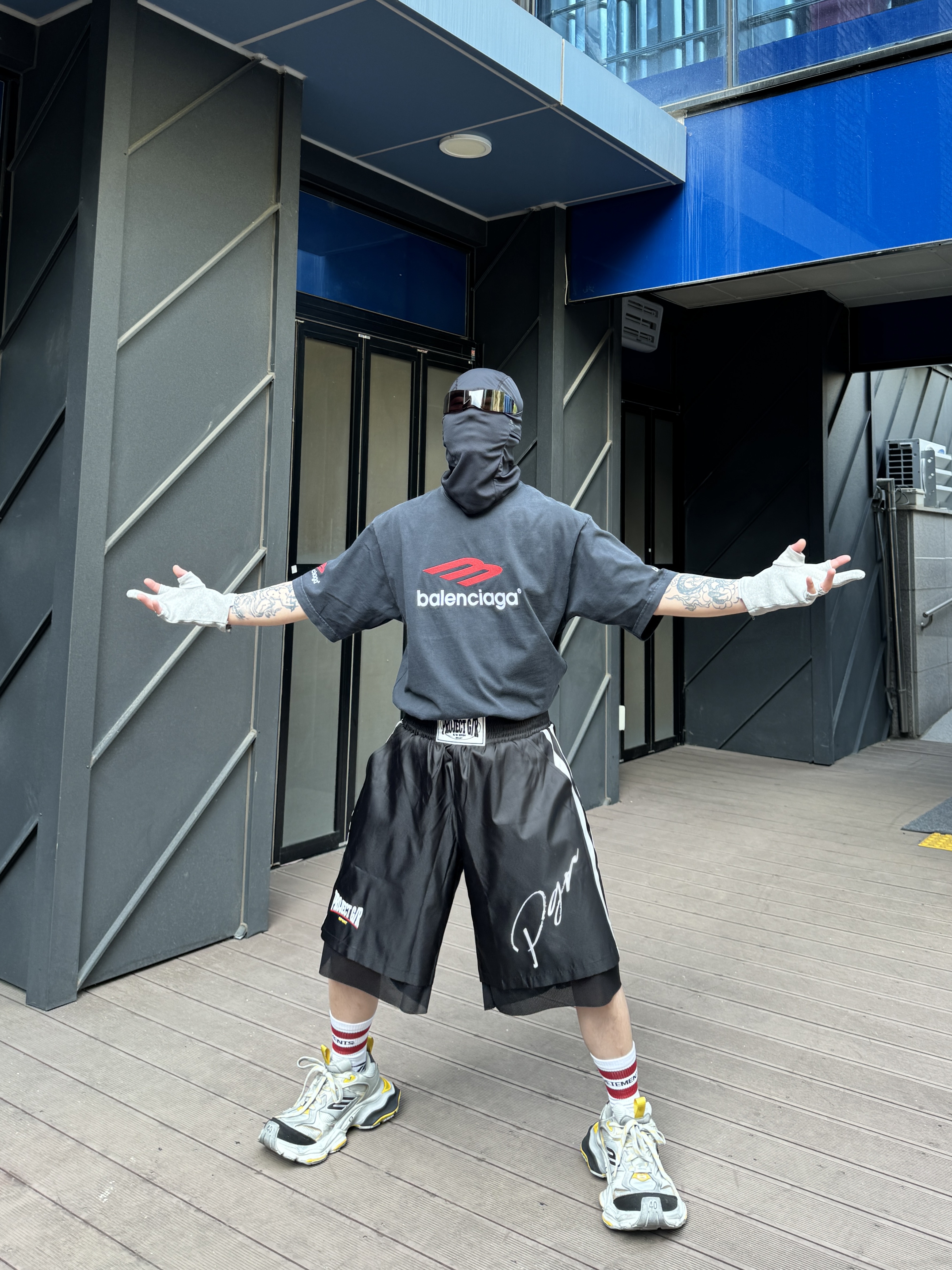 Balenciaga Cargo Sneakers Grey Black Yellow, Project G/R Boxing Shorts Black 착용 스타일 - 2