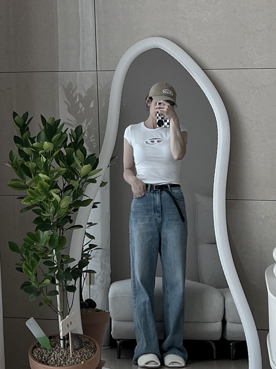 (W) Diesel T-Angie Peekaboo Logo T-Shirt White 착용 스타일