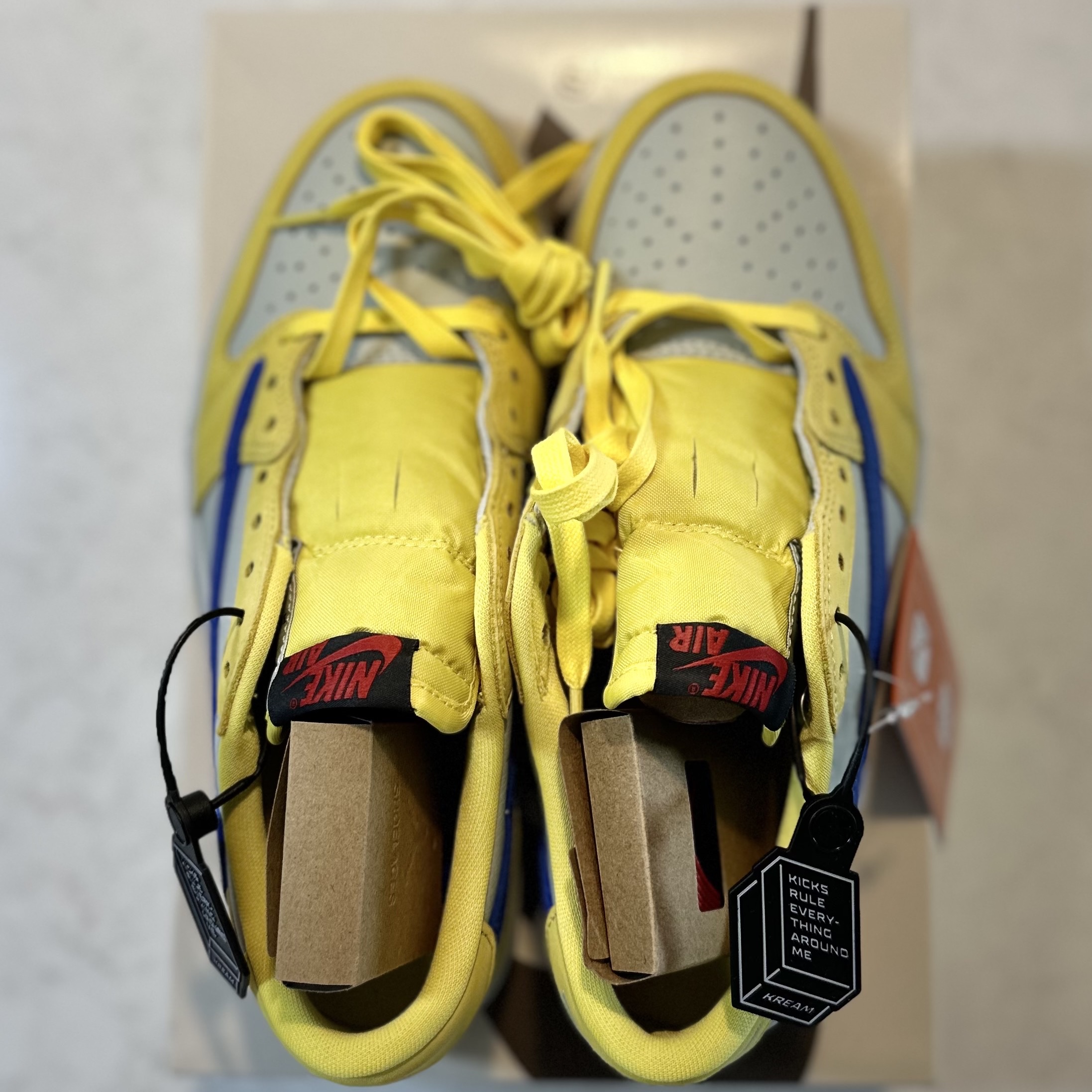 (W) Jordan 1 x Travis Scott Retro Low OG SP Canary 착용 스타일 - 1