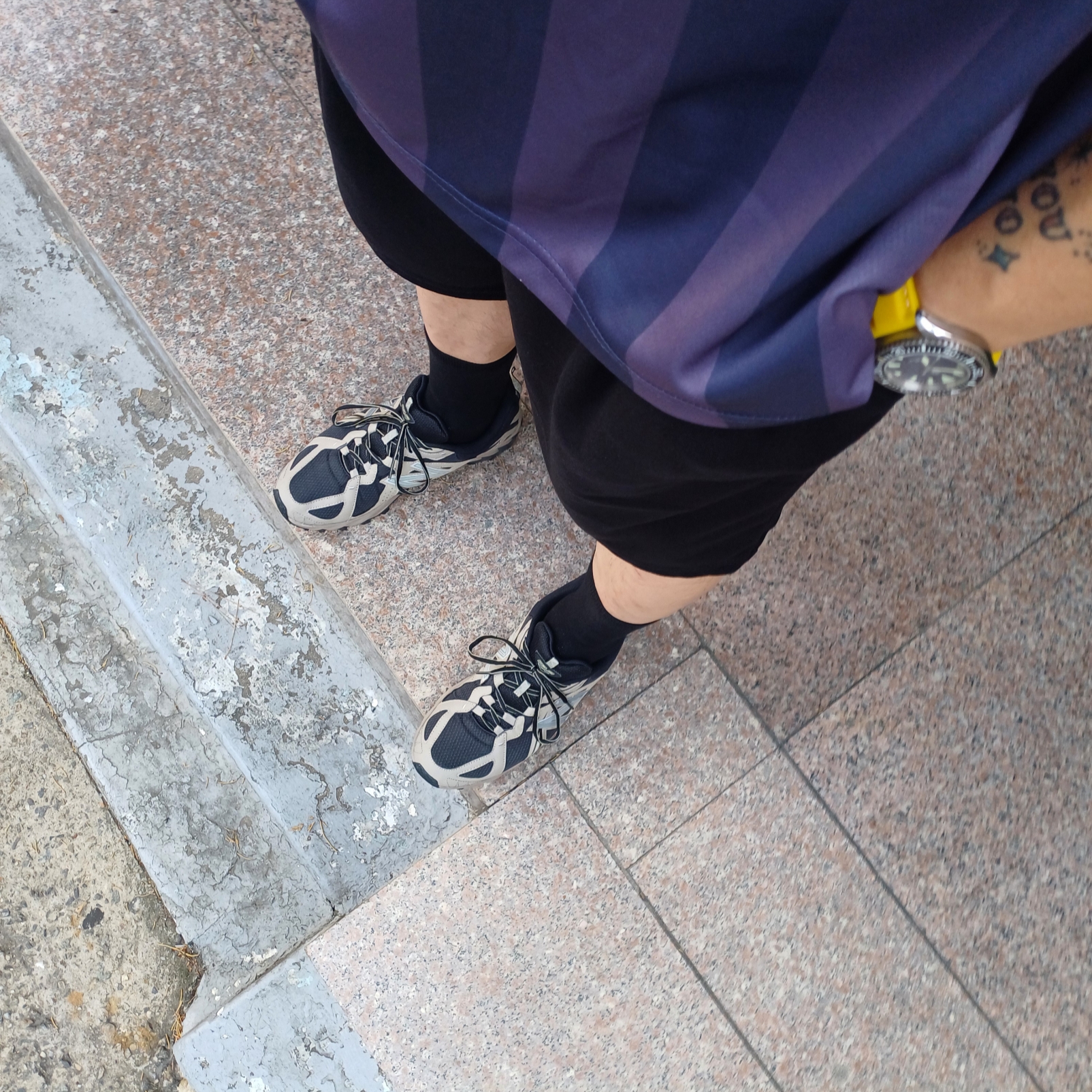 New Balance ML610T Aluminum Black - D Standard 착용 스타일 - 1