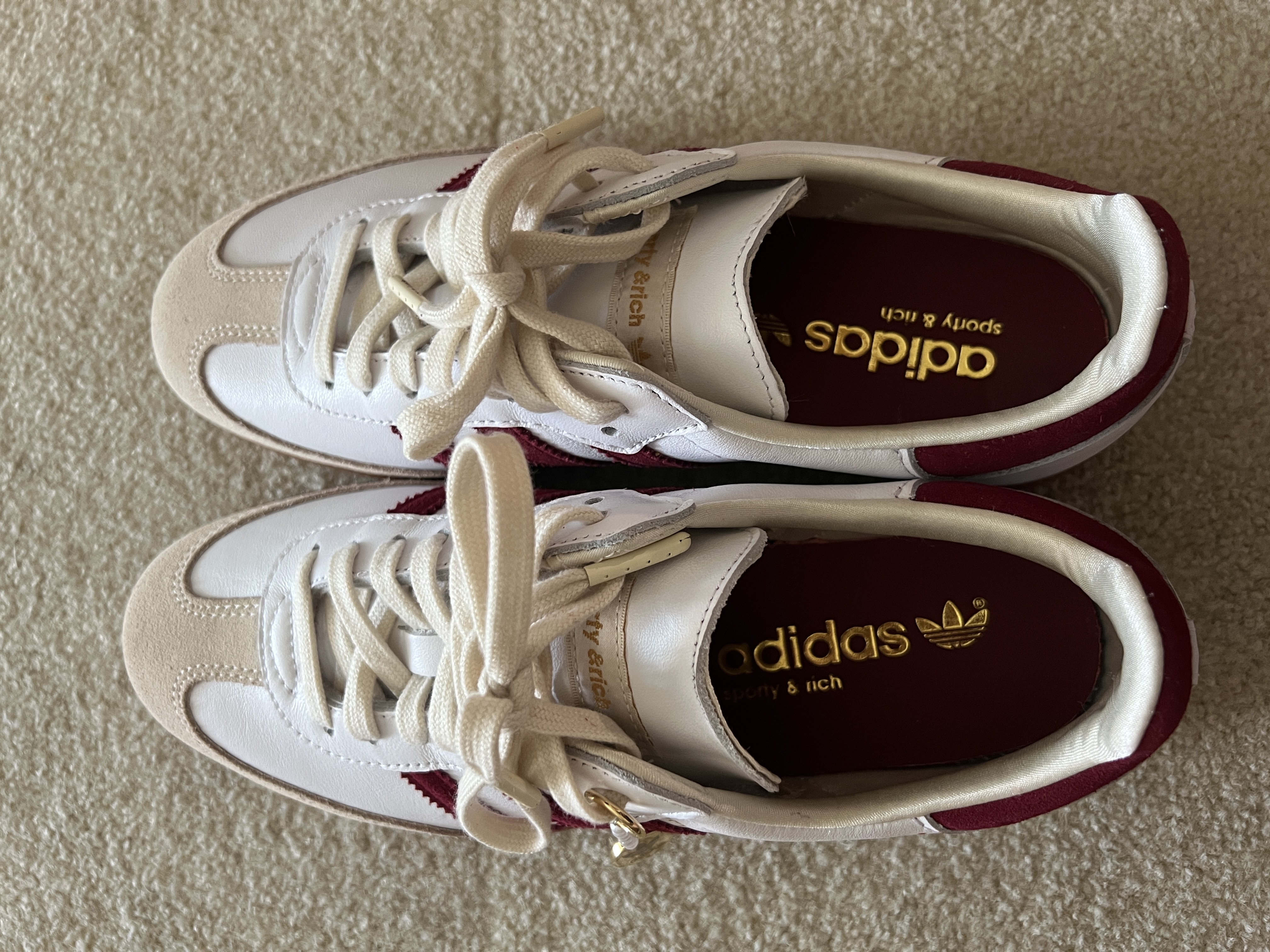 Adidas x Sporty & Rich Samba OG Cloud White Collegiate Burgundy 착용 스타일