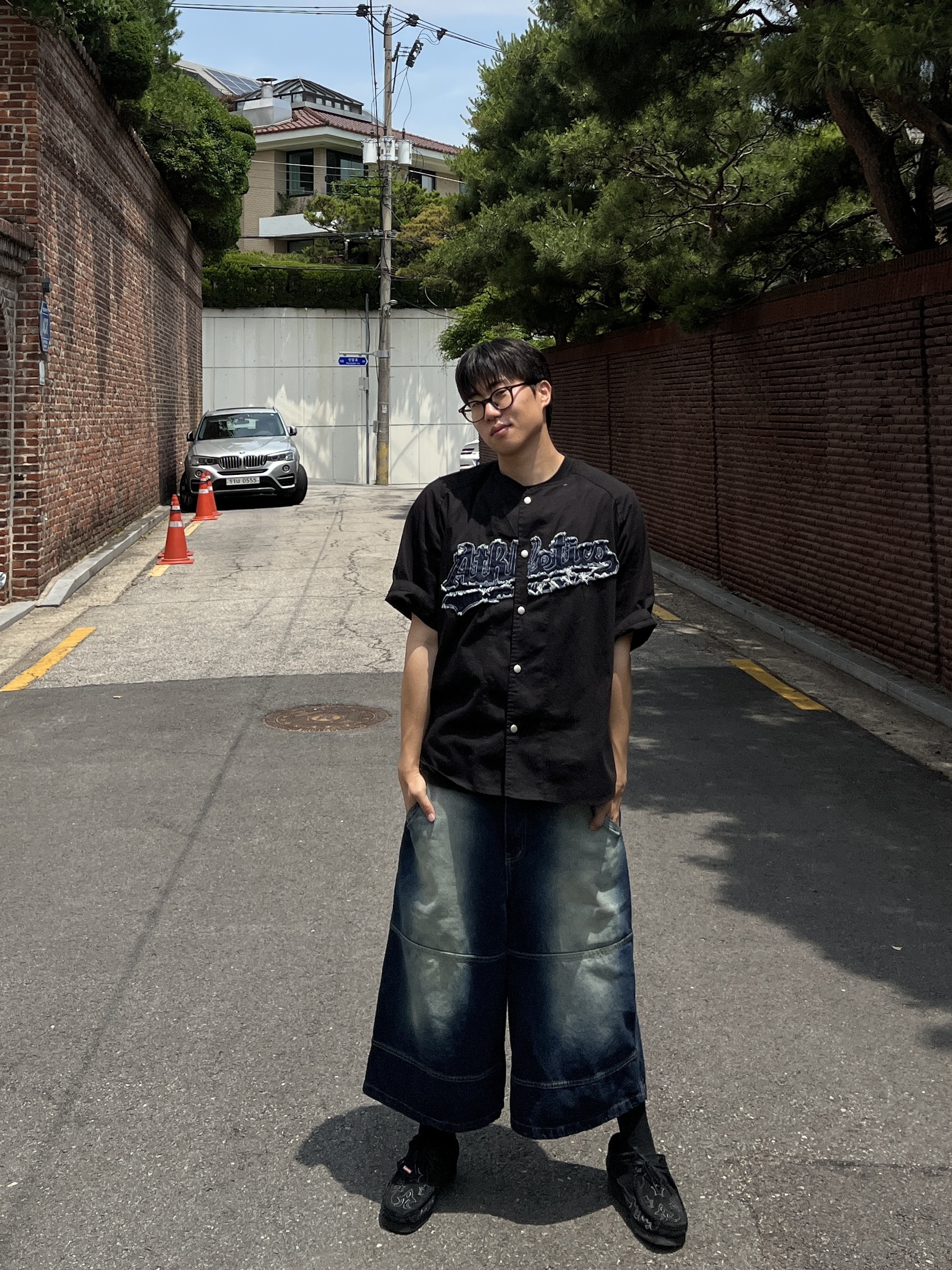 Clarks x Supreme Wallabee Black 착용 스타일 - 1