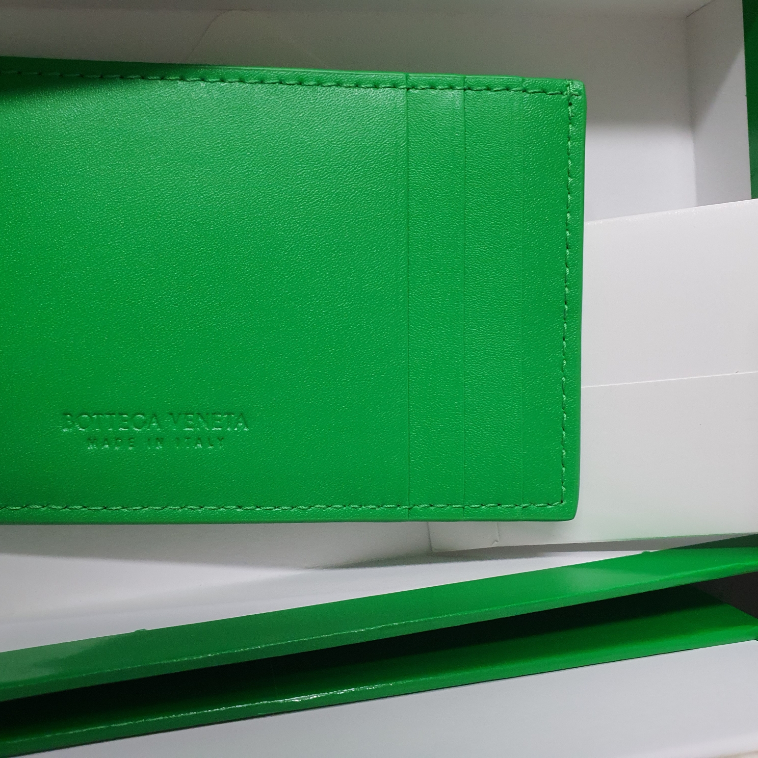 Bottega Veneta Credit Card Case Calfskin Parakeet 착용 스타일 - 2