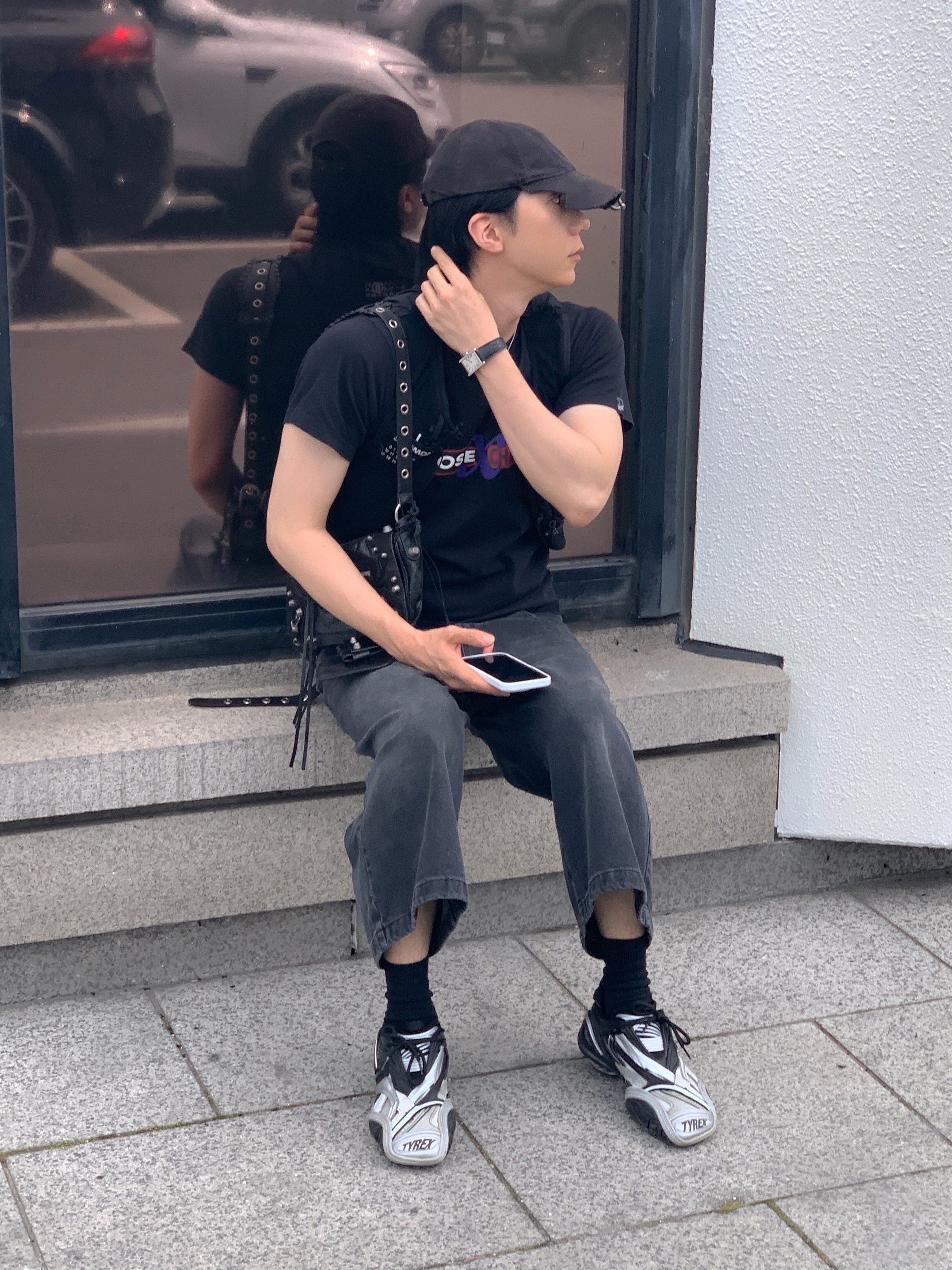Balenciaga Heavy Piercing Cap Faded Black, Balenciaga Tyrex Sneakers Black Grey 착용 스타일 - 2