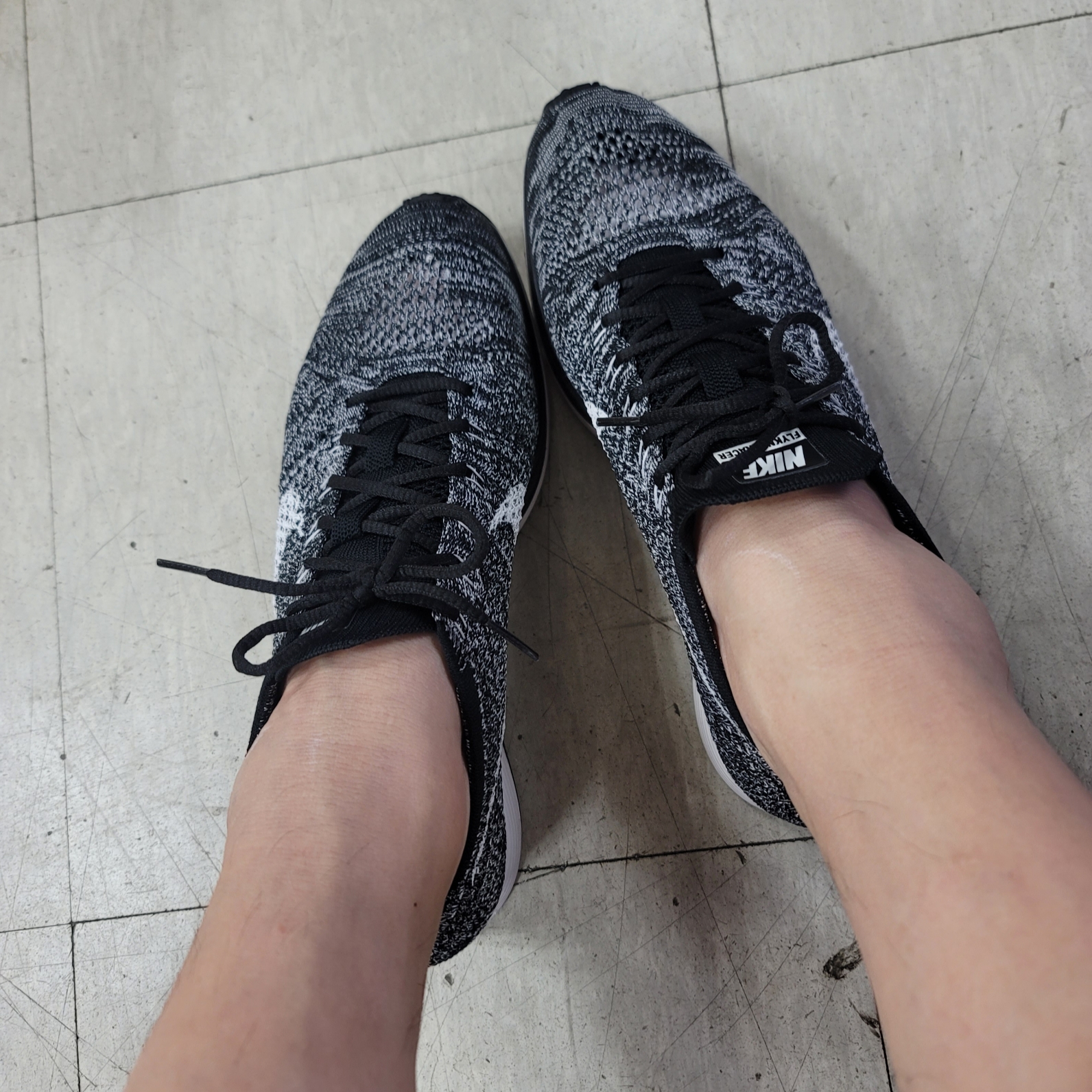 Nike Flyknit Racer Oreo 2 착용 스타일 - 1