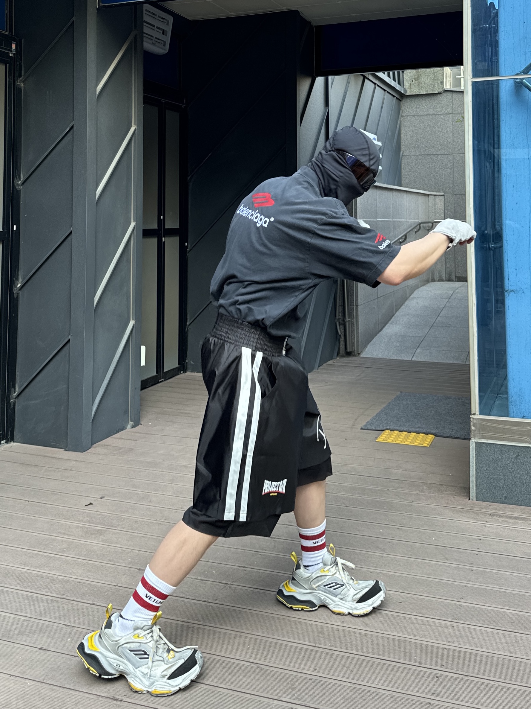 Balenciaga Cargo Sneakers Grey Black Yellow, Project G/R Boxing Shorts Black 착용 스타일 - 1