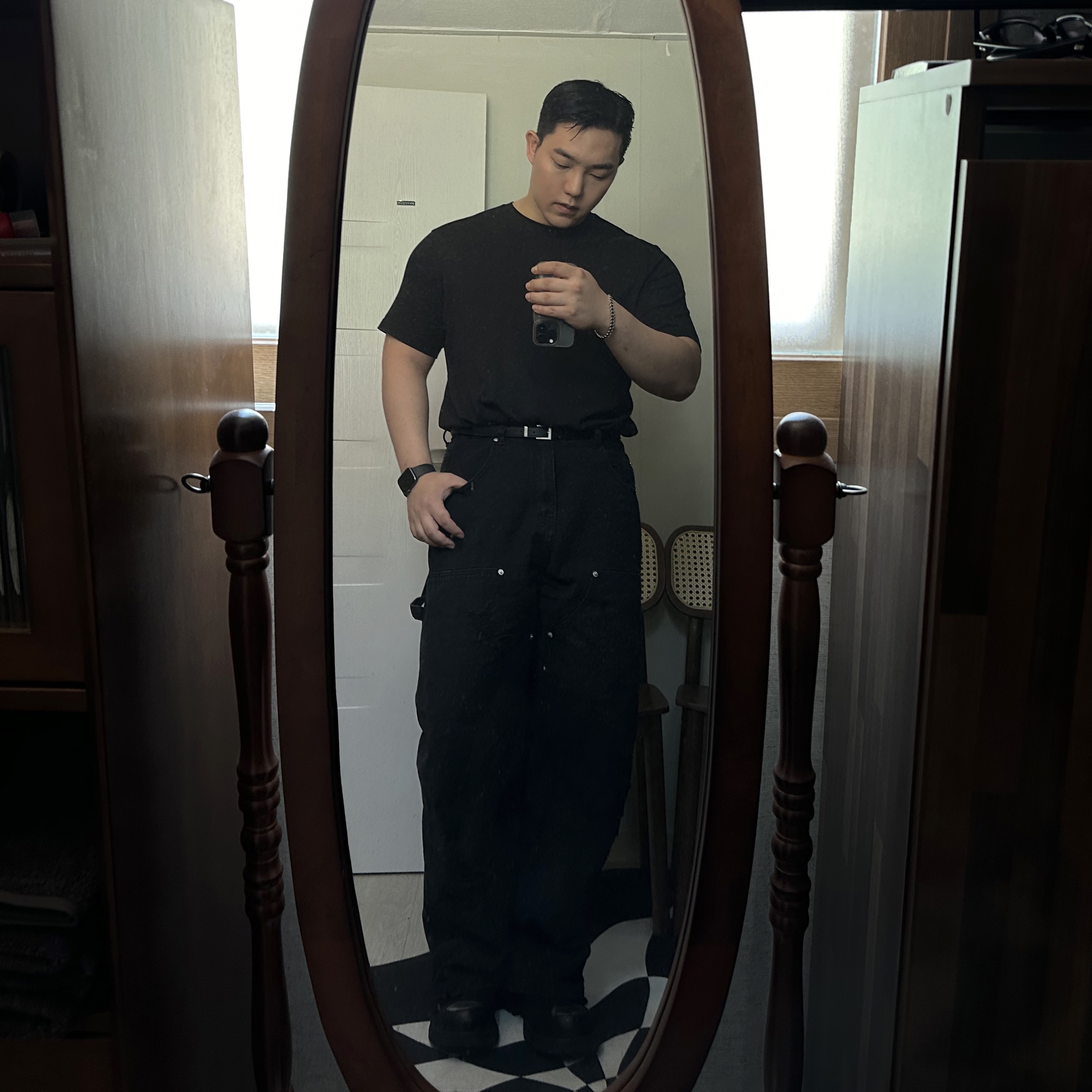 [KREAM 단독] LOSTGARDEN Nestor, Millo Archive Damage Carpenter Pants Washed Black 착용 스타일