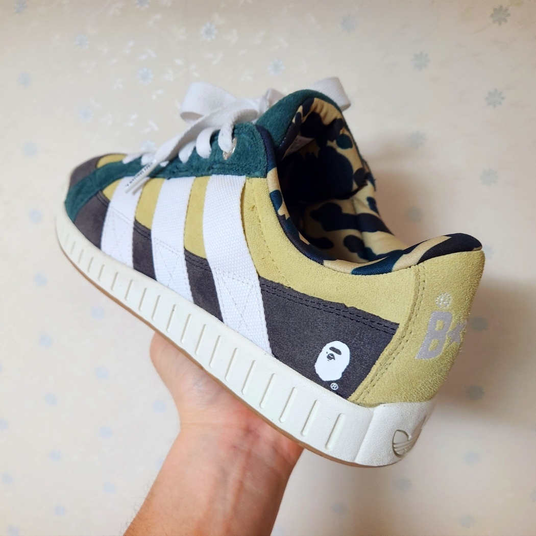 Adidas X BAPE Lawsuit Sand Cloud White 착용 스타일 - 3