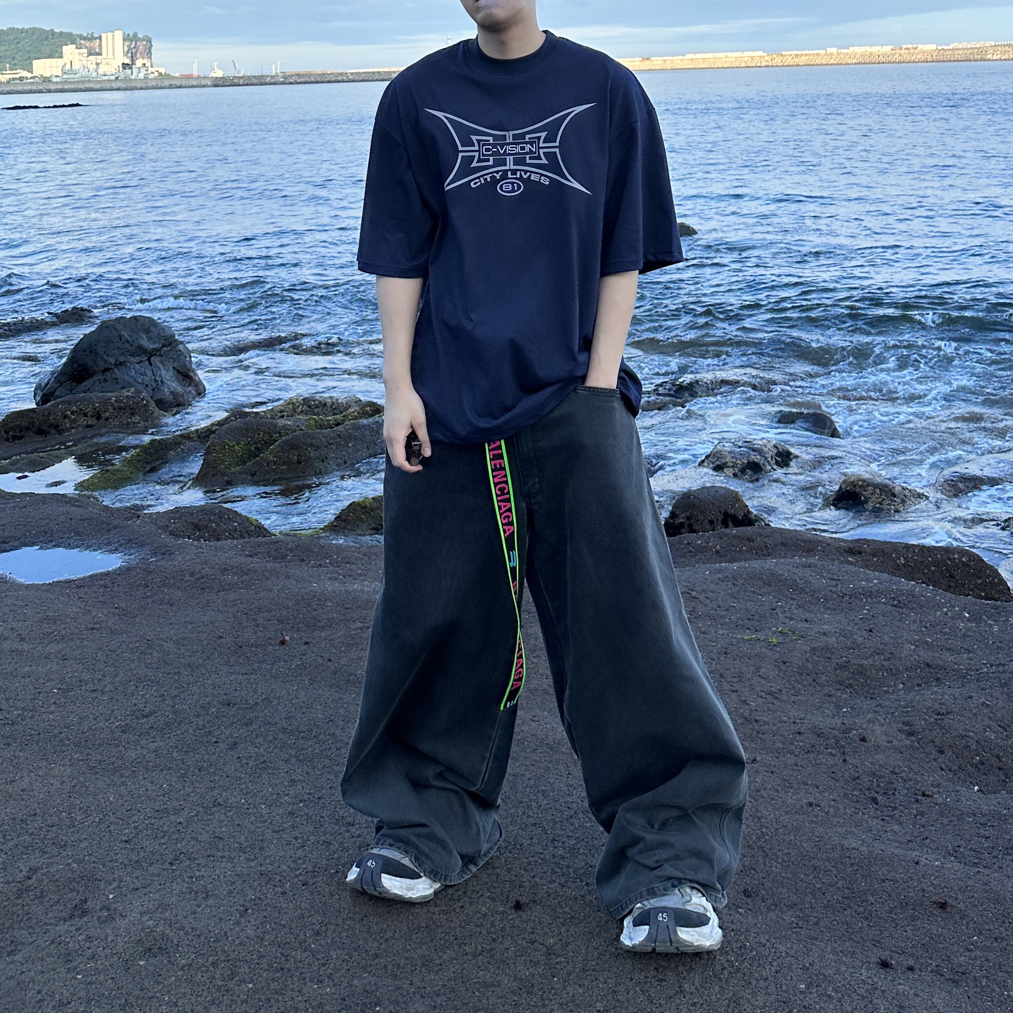Civision by CSC City Lives 81 T-Shirt Navy, Balenciaga Cargo Sneakers White Grey 착용 스타일 - 2