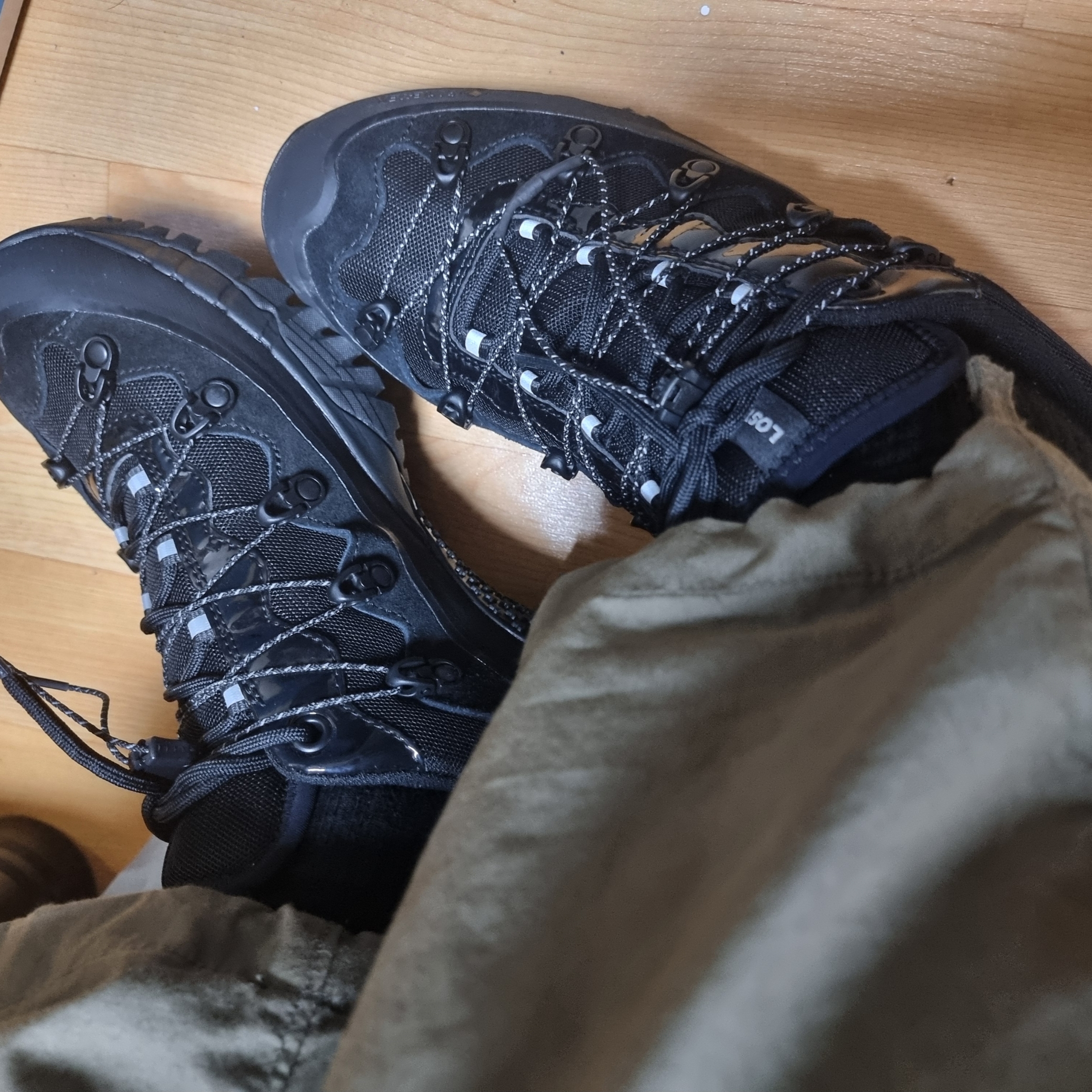 LOSTGARDEN x Kolon Sport Ton Black 착용 스타일