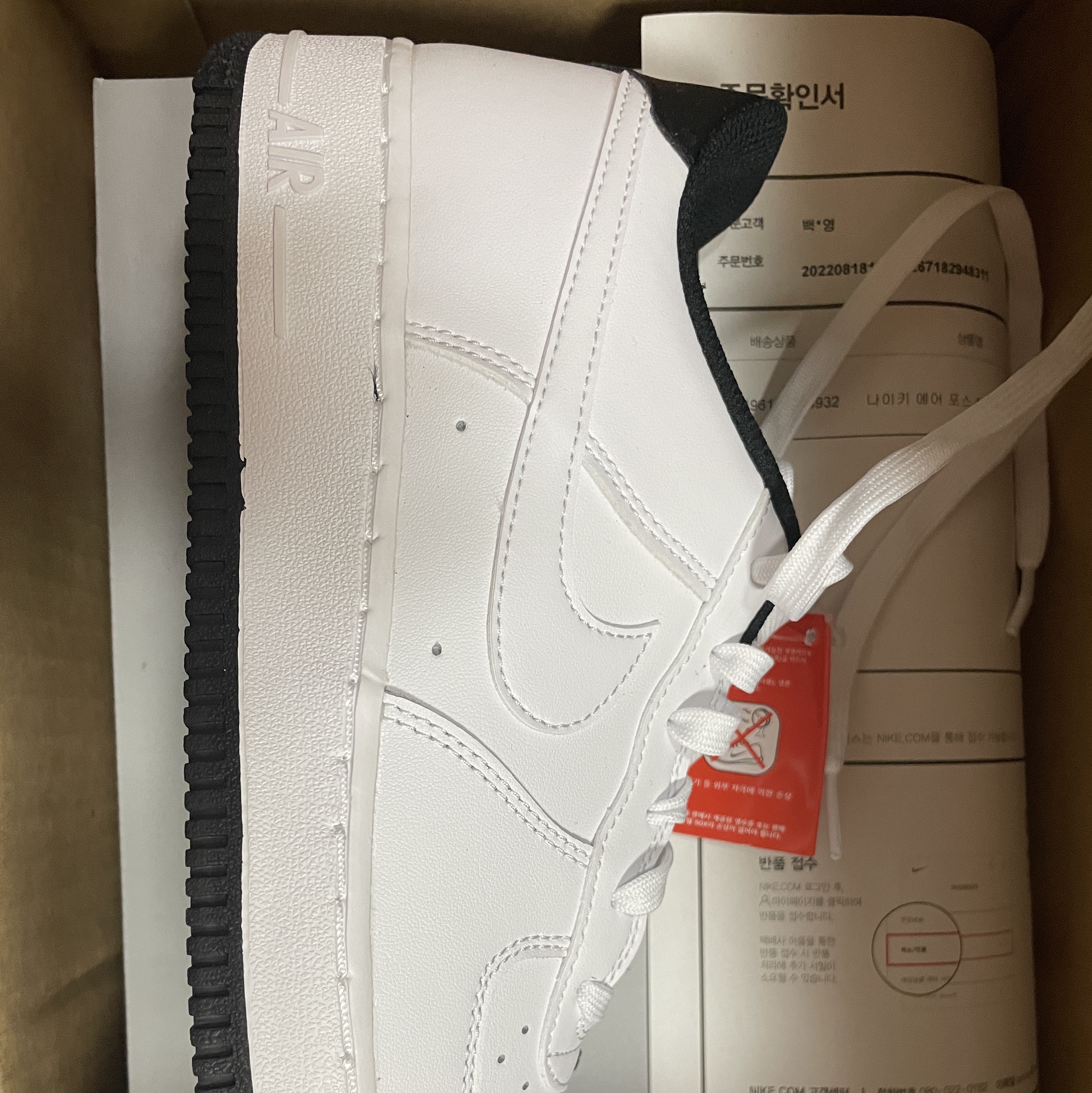 (GS) Nike Air Force 1 Essential White Black 착용 스타일 - 1
