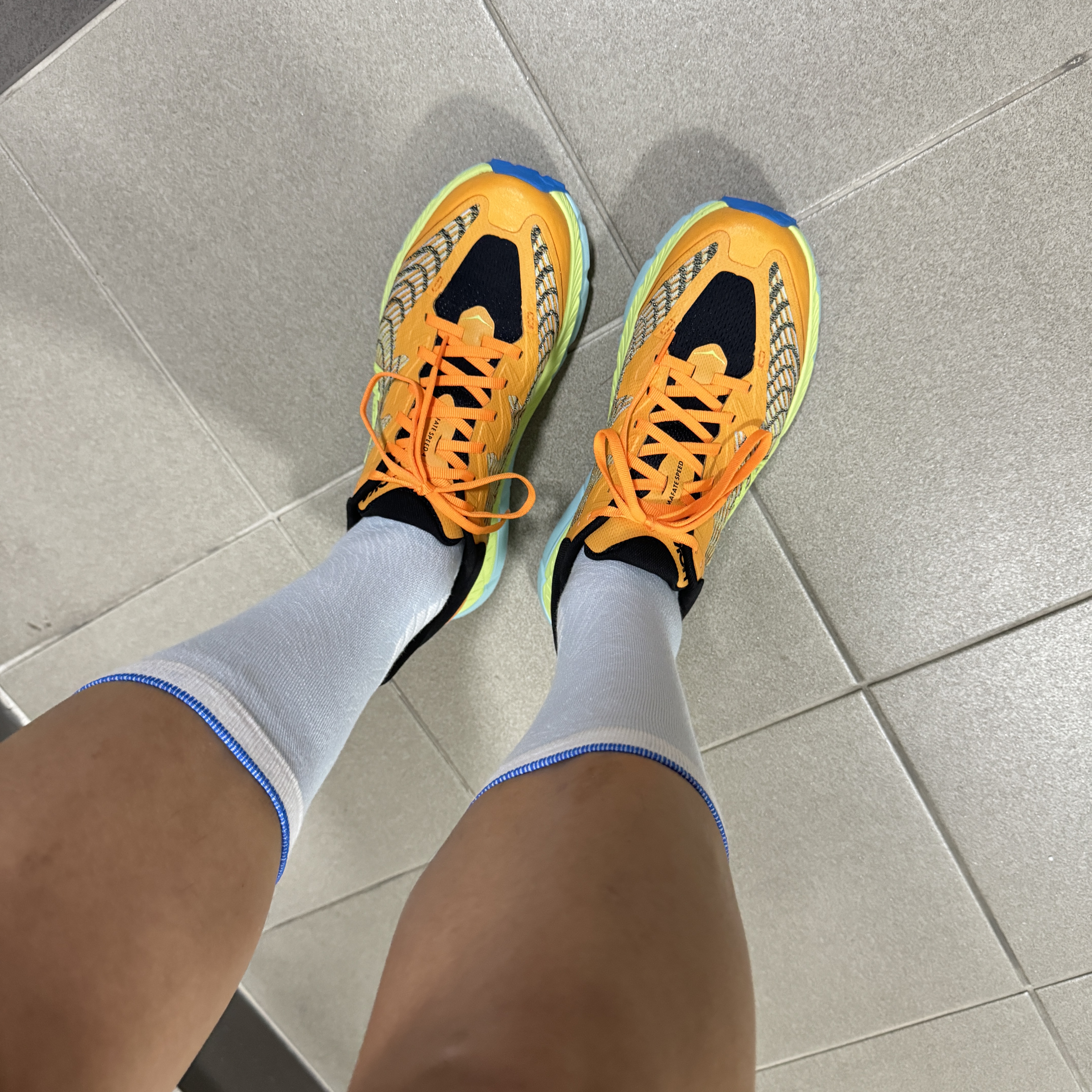 Hoka Hopara 2 Shifting Sand, Gentle Monster x Maison Margiela MM105 Gray Black 착용 스타일 - 8