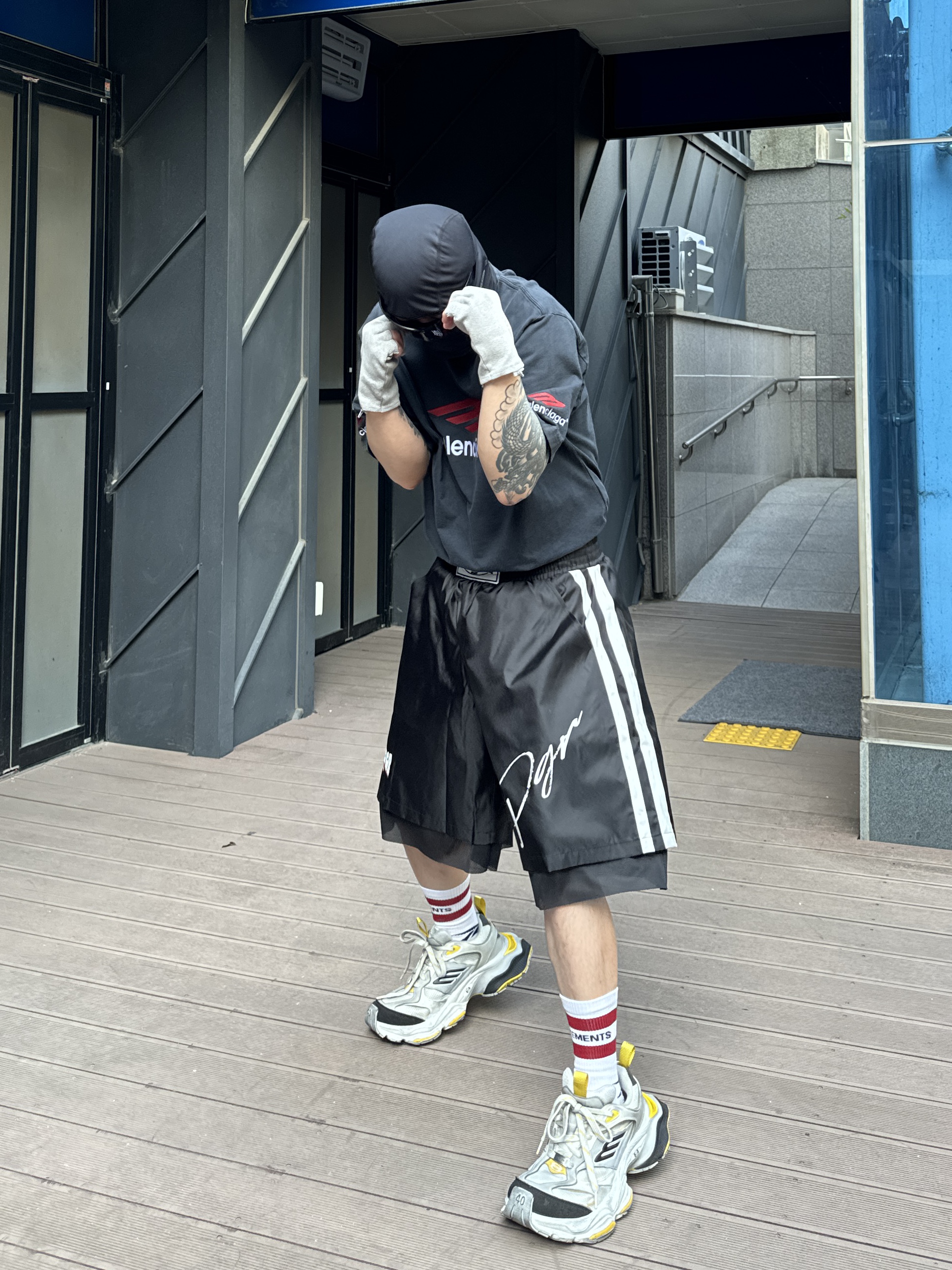 Balenciaga Cargo Sneakers Grey Black Yellow, Project G/R Boxing Shorts Black 착용 스타일 - 2